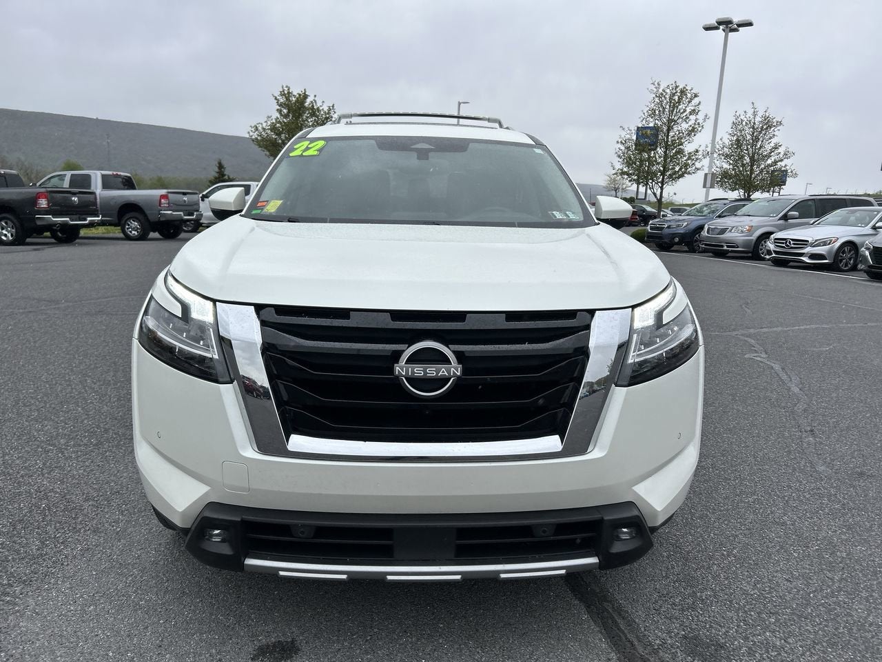 2022 Nissan Pathfinder SL
