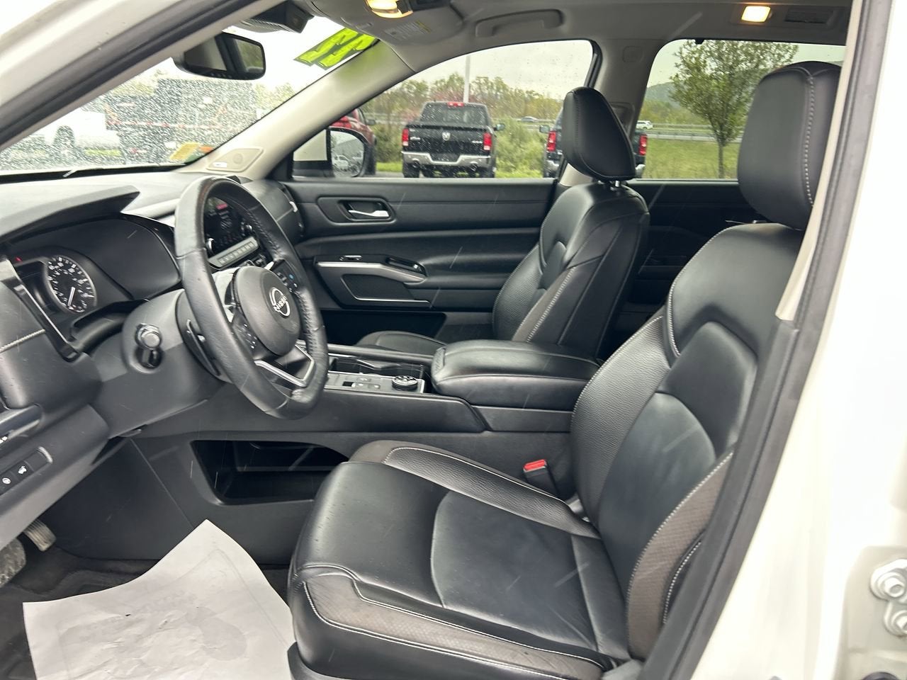 2022 Nissan Pathfinder SL