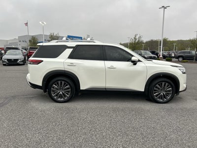 2022 Nissan Pathfinder SL