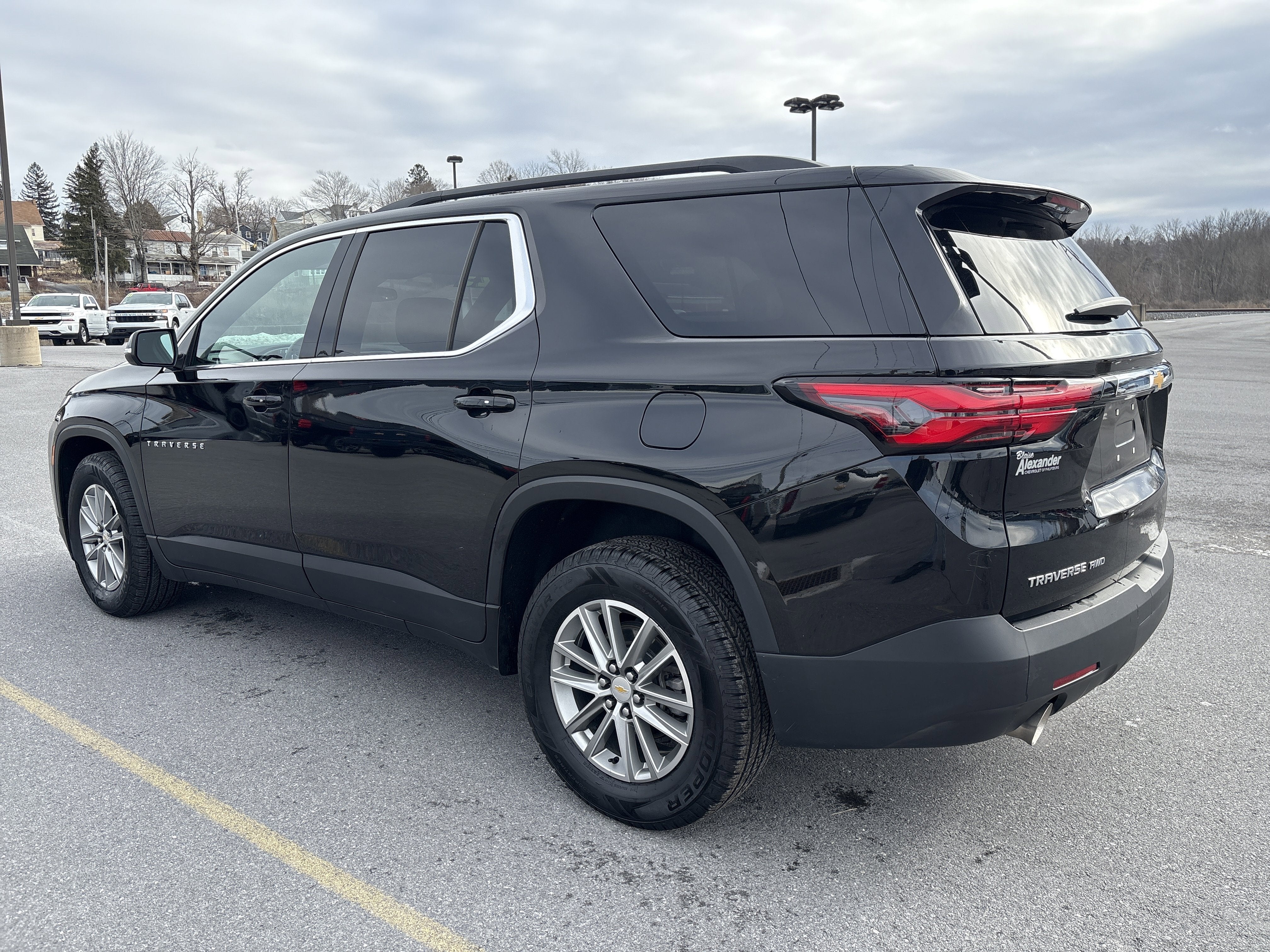 2023 Chevrolet Traverse LT Leather