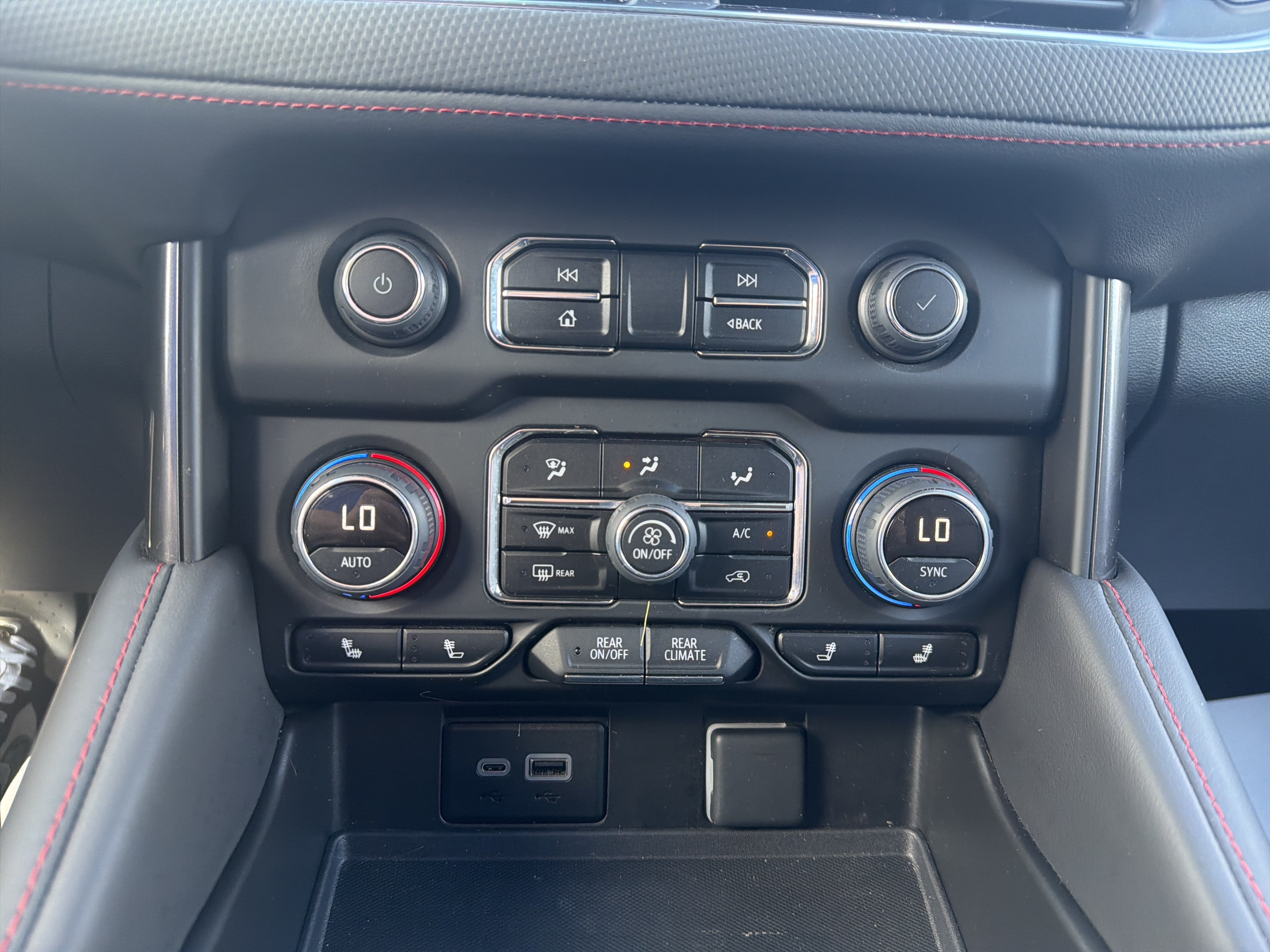 2024 Chevrolet Suburban RST