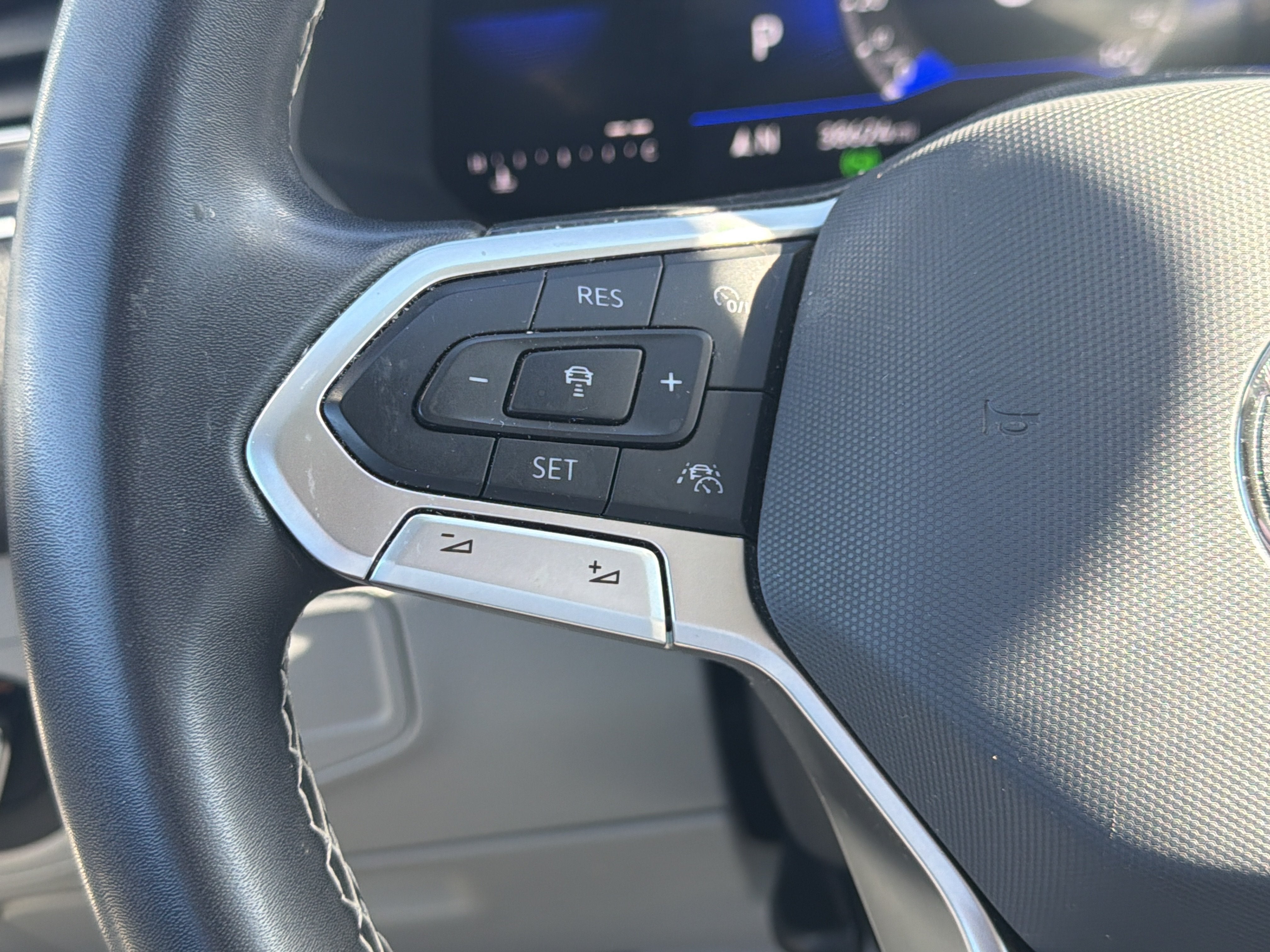2023 Volkswagen Tiguan SE
