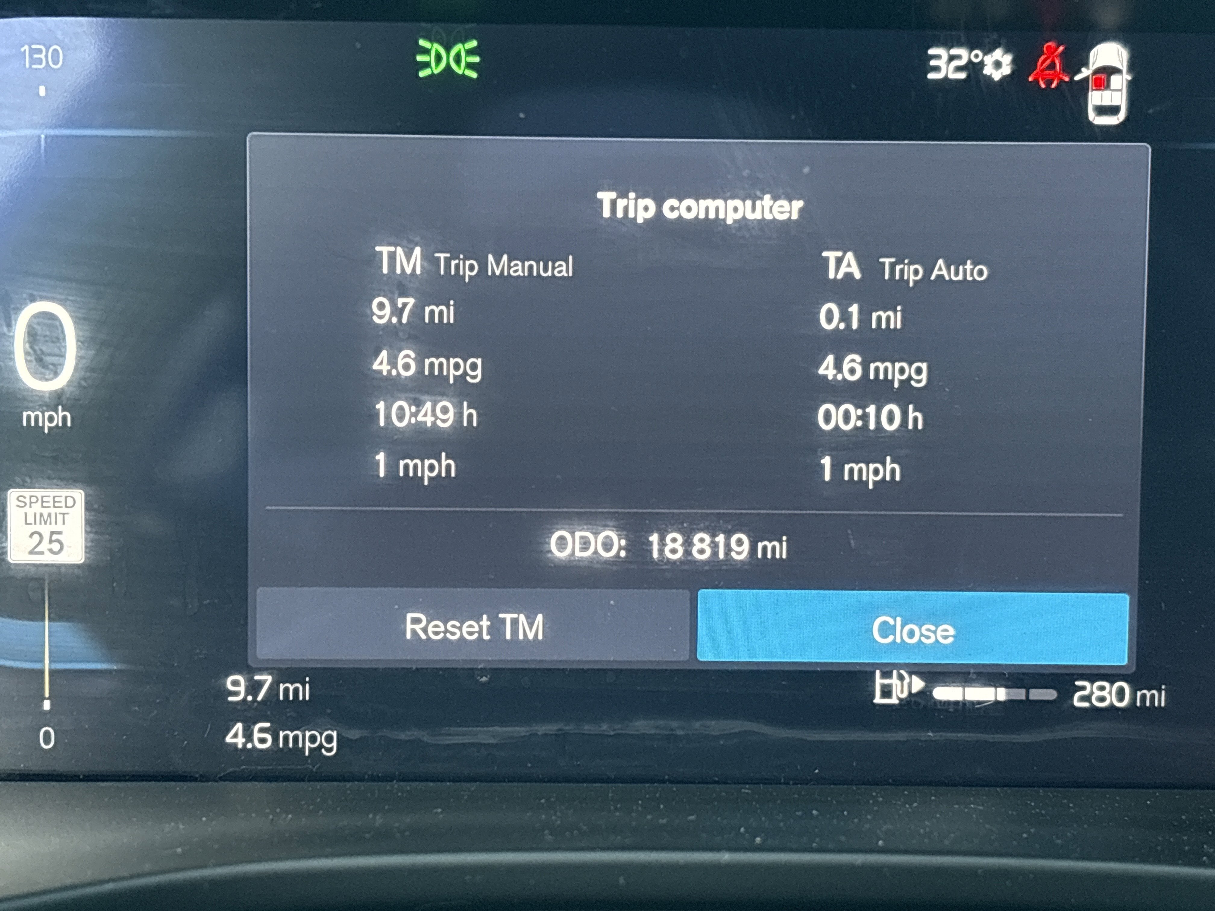 2025 Volvo XC40 Core Bright Theme