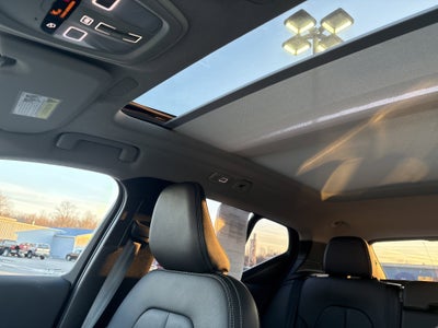 2025 Volvo XC40 Core Bright Theme