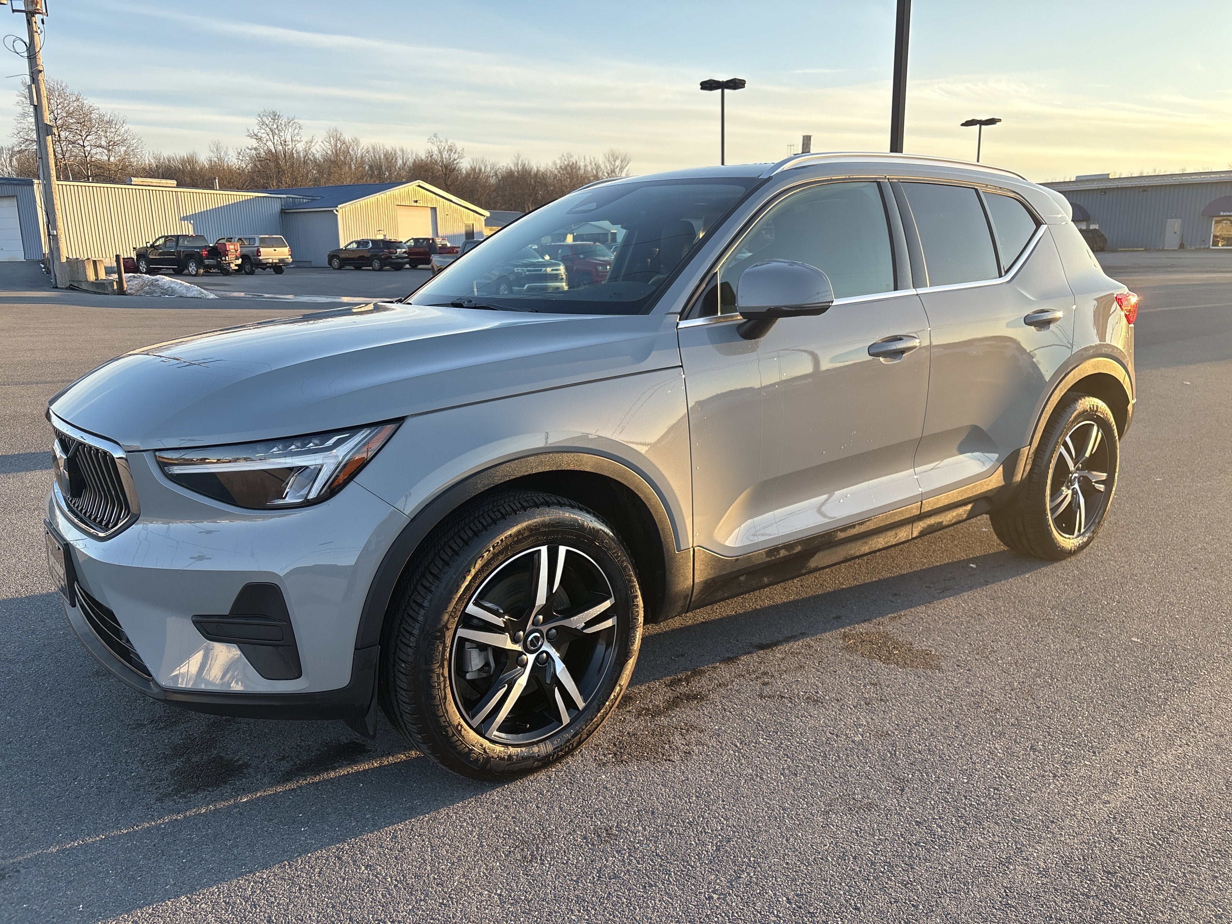 2025 Volvo XC40 Core Bright Theme