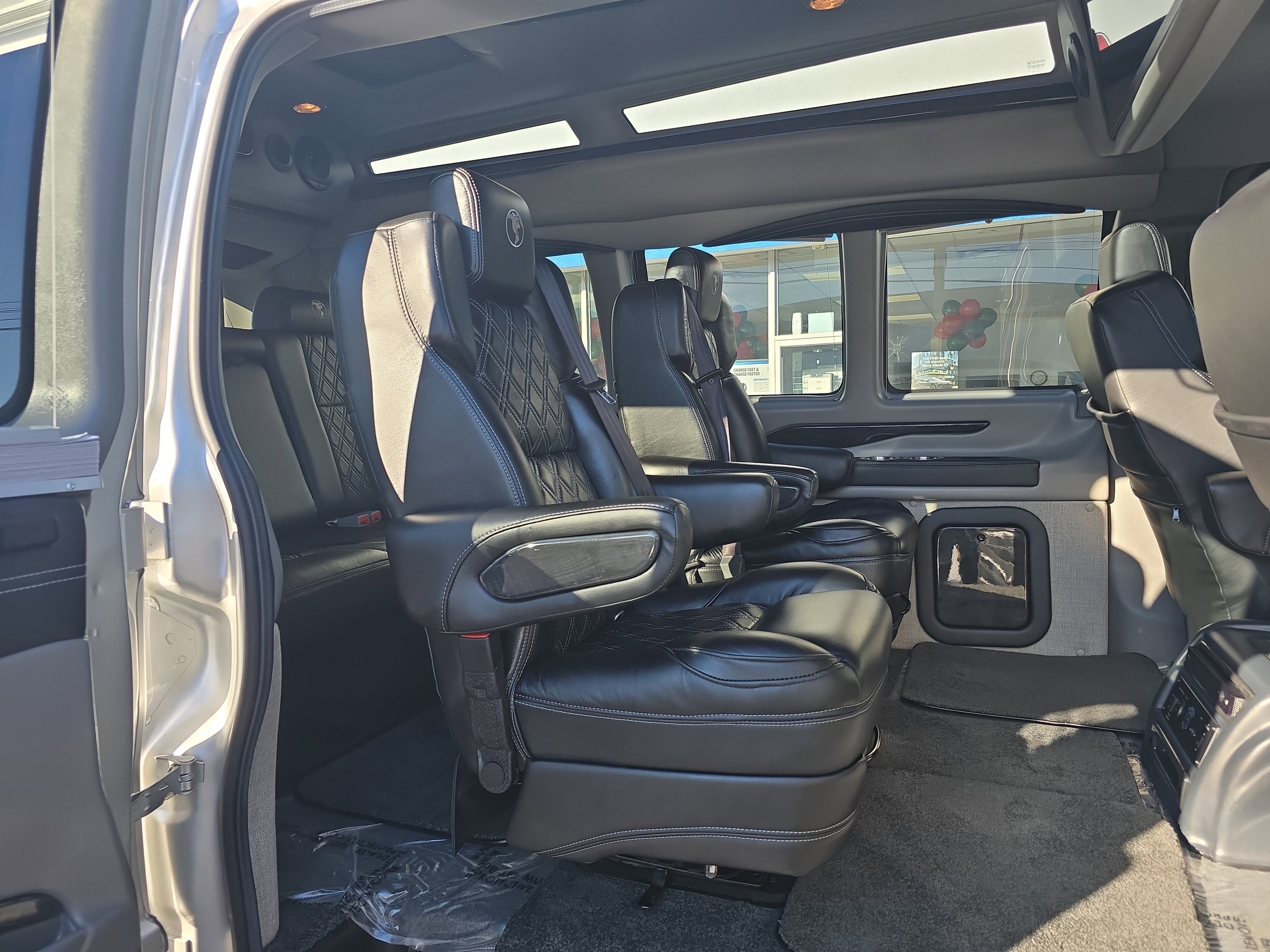 2021 Chevrolet Express Passenger 2500 1LS