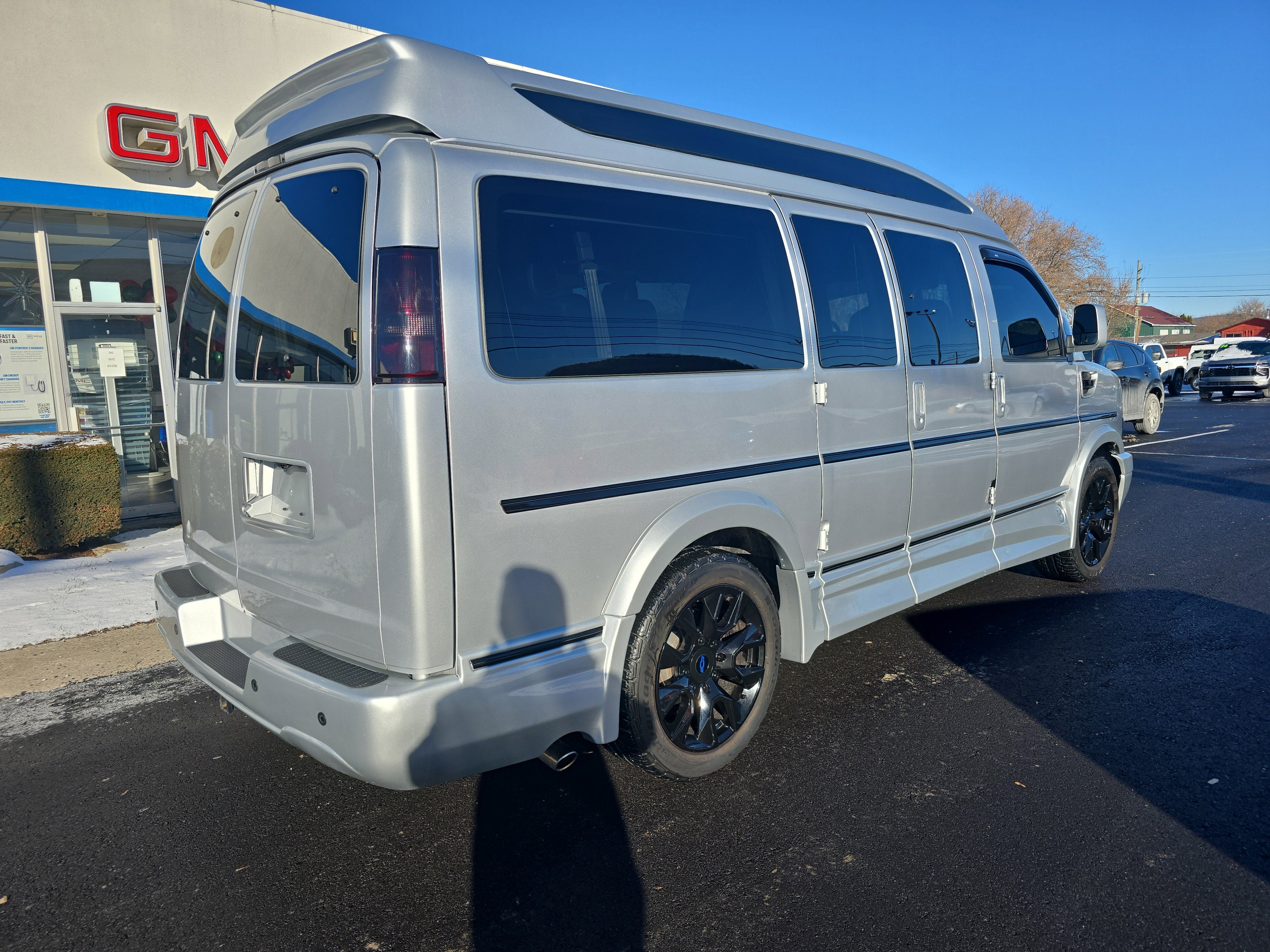 2021 Chevrolet Express Passenger 2500 1LS