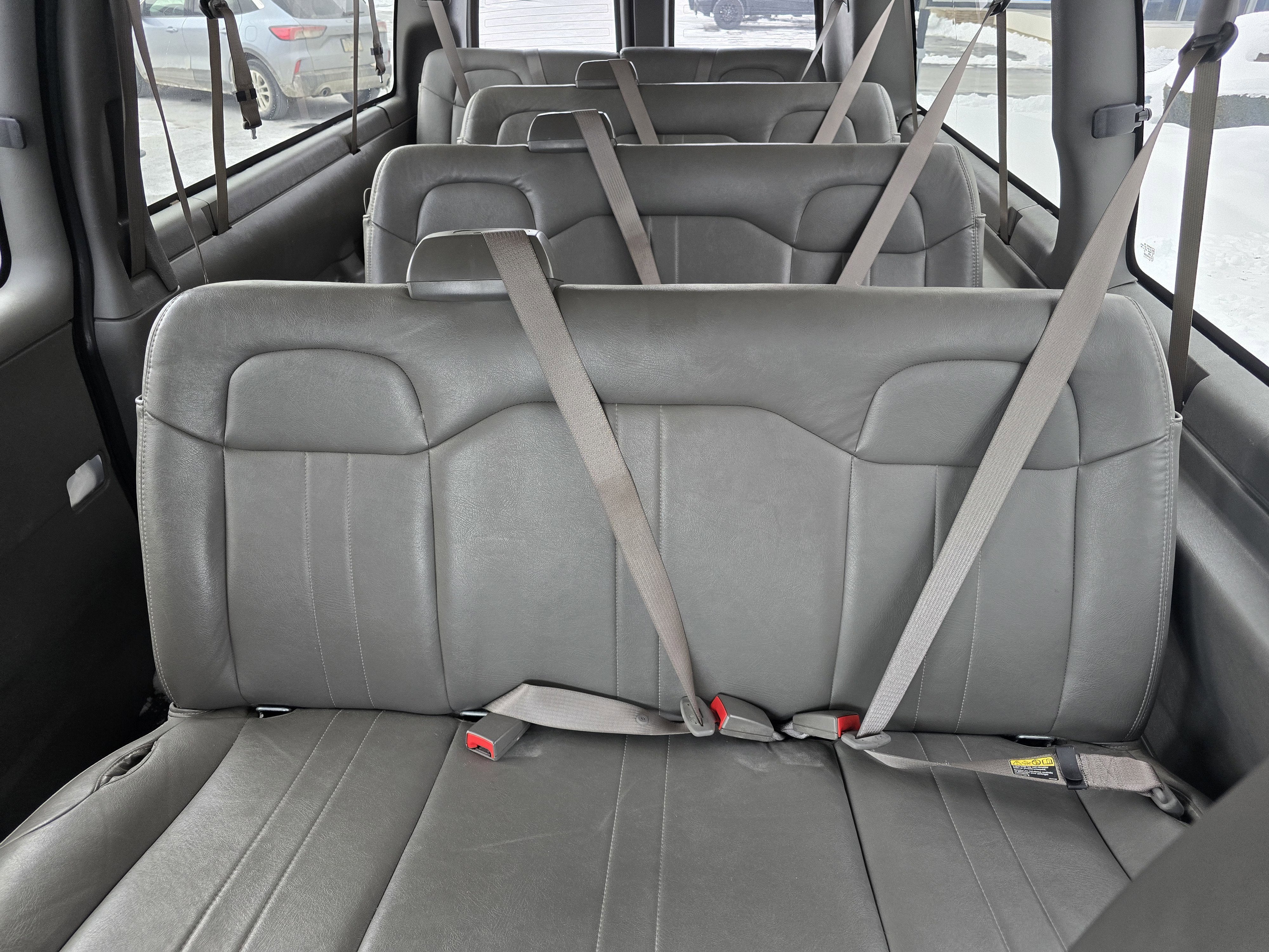 2024 Chevrolet Express Passenger 3500 1LS