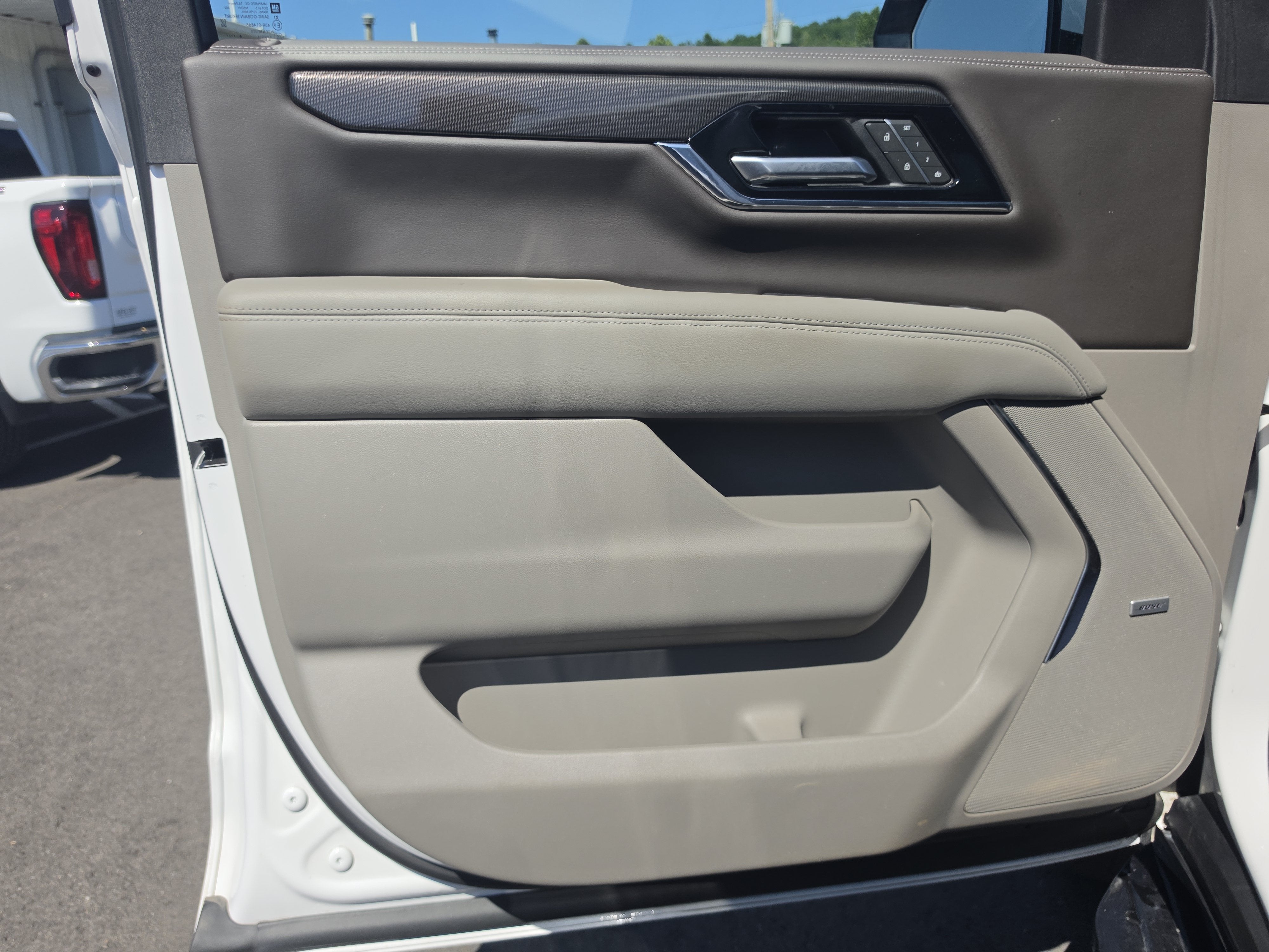 2025 GMC Yukon Elevation