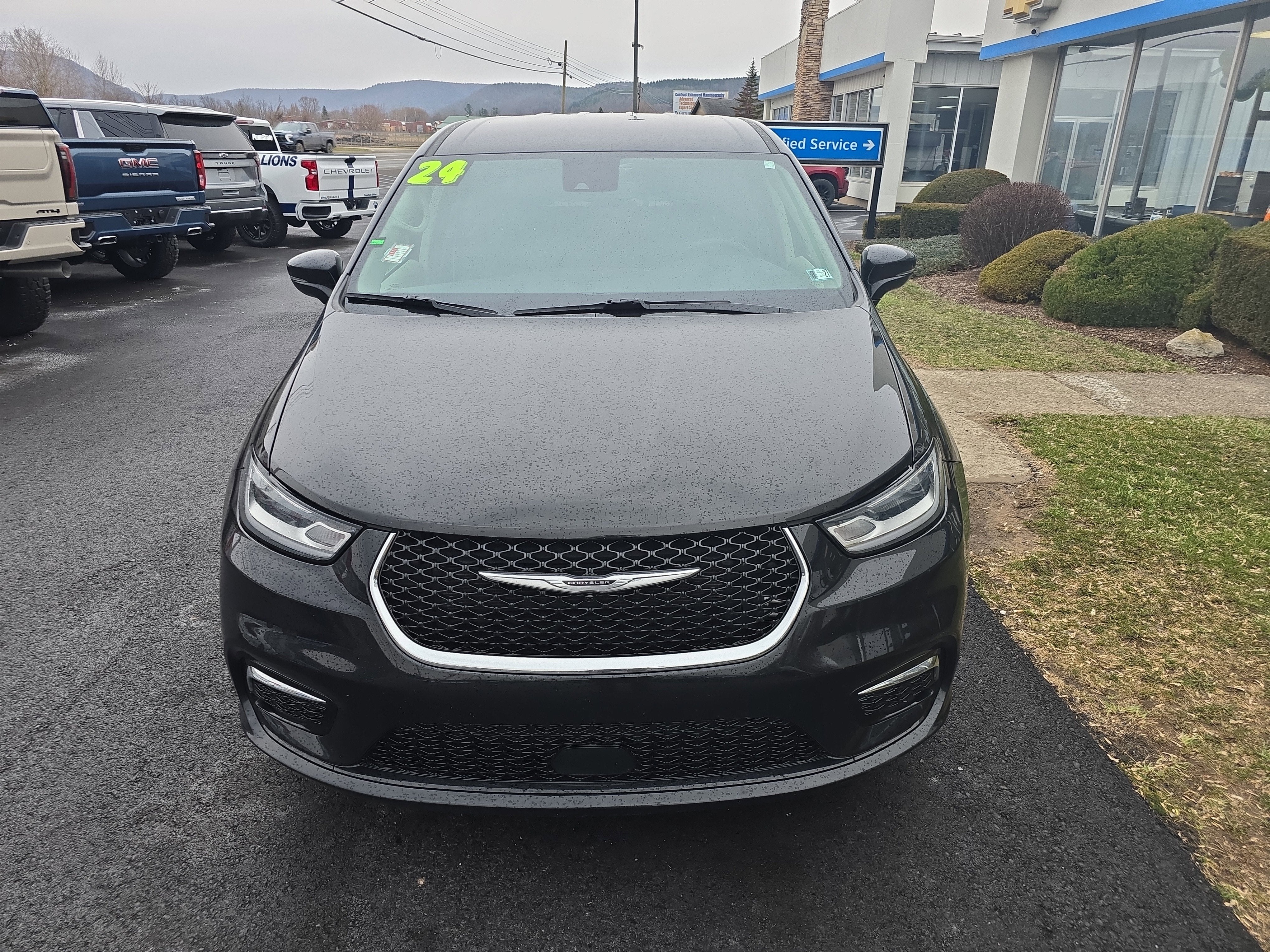 2024 Chrysler Pacifica Touring L