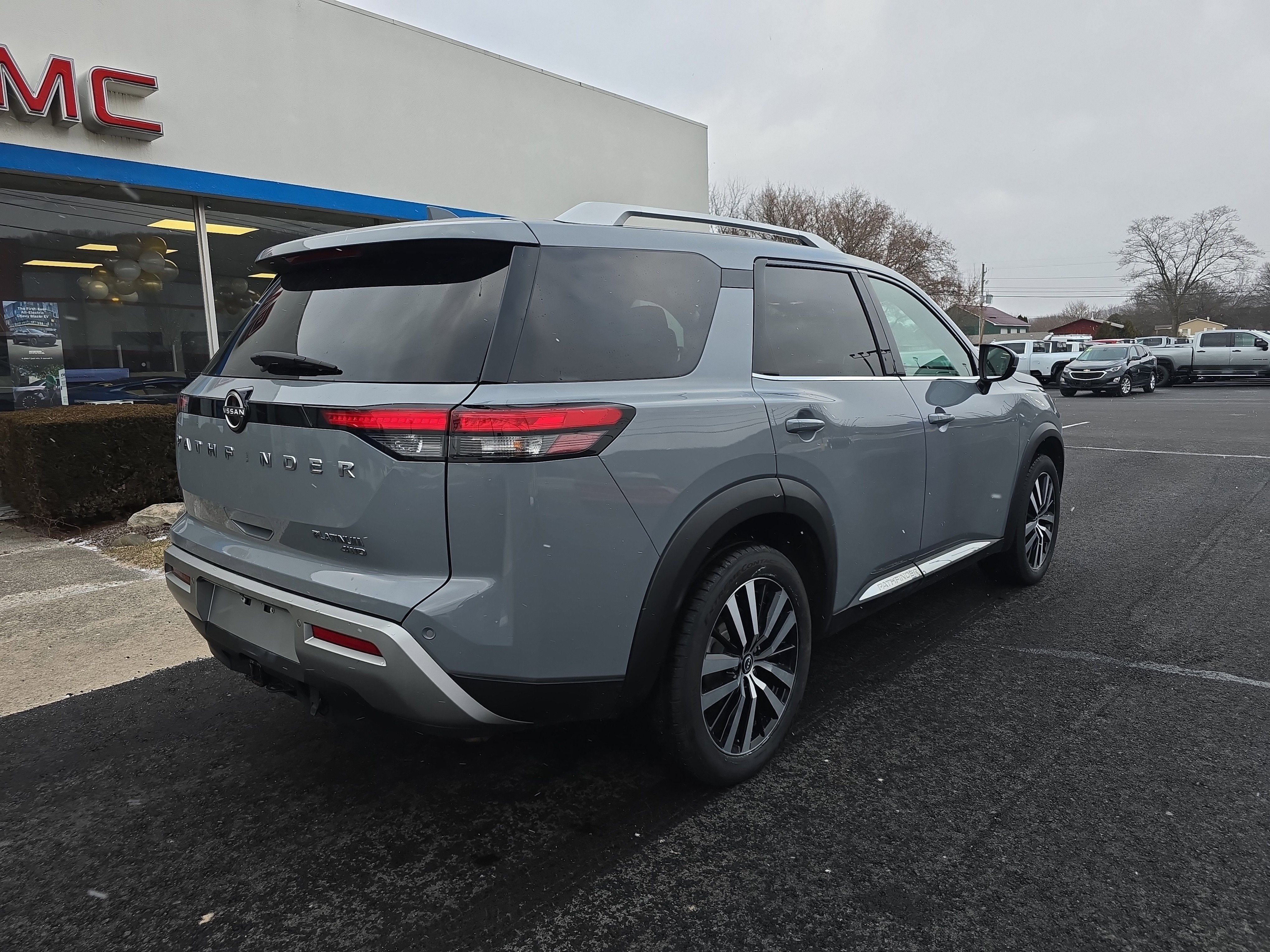 2023 Nissan Pathfinder Platinum