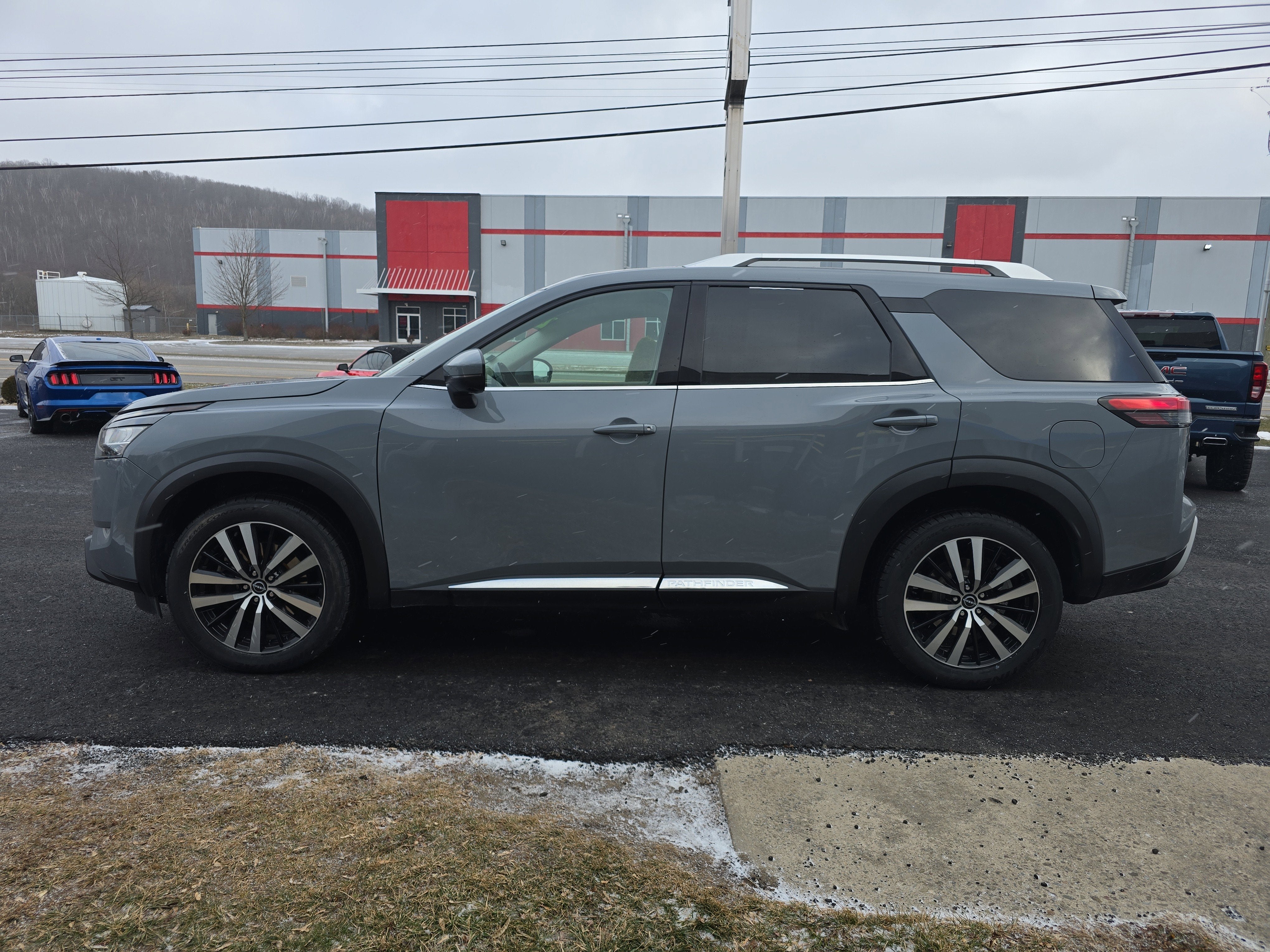 2023 Nissan Pathfinder Platinum