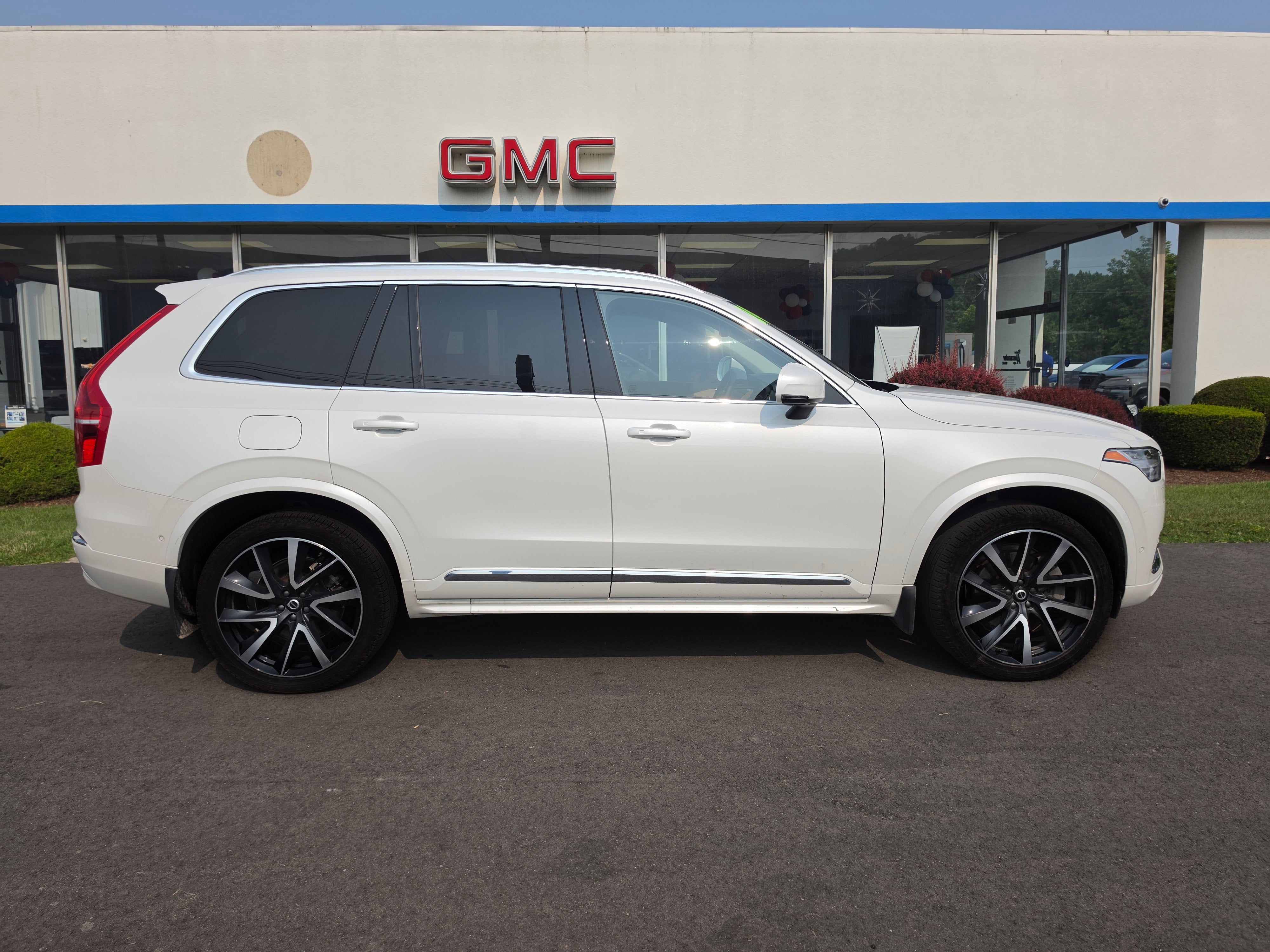2024 Volvo XC90 Plus Bright Theme