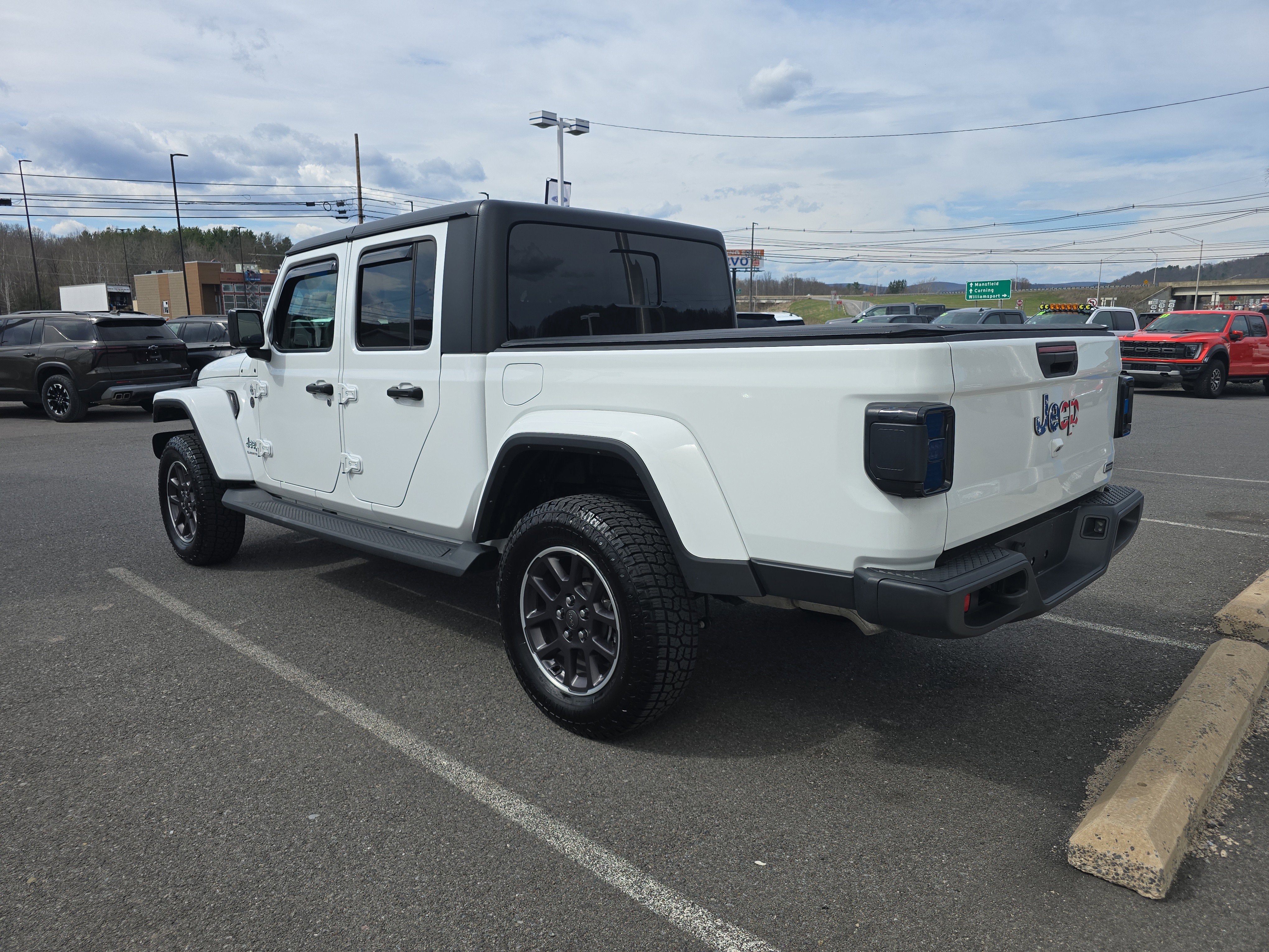 2023 Jeep Gladiator Overland