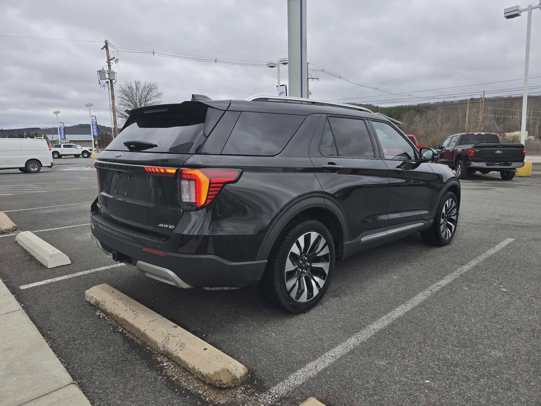 2025 Ford Explorer Platinum