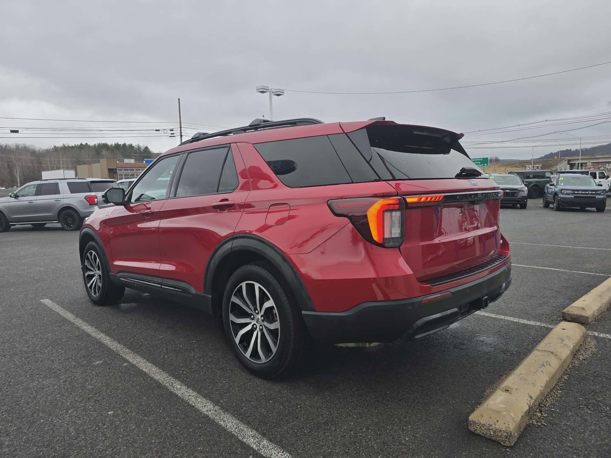 2025 Ford Explorer ST-Line