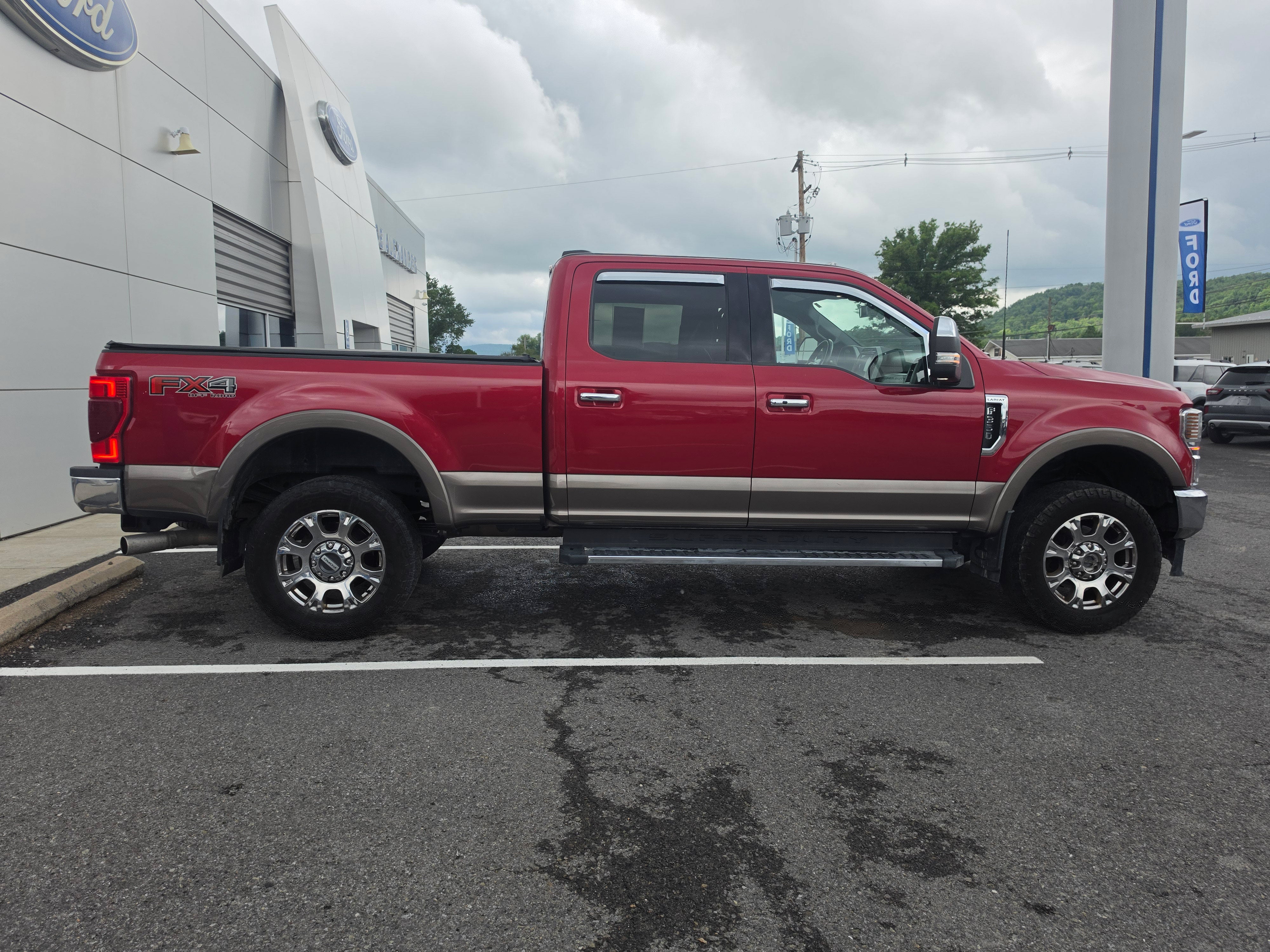 2022 Ford Super Duty F-350 SRW LARIAT