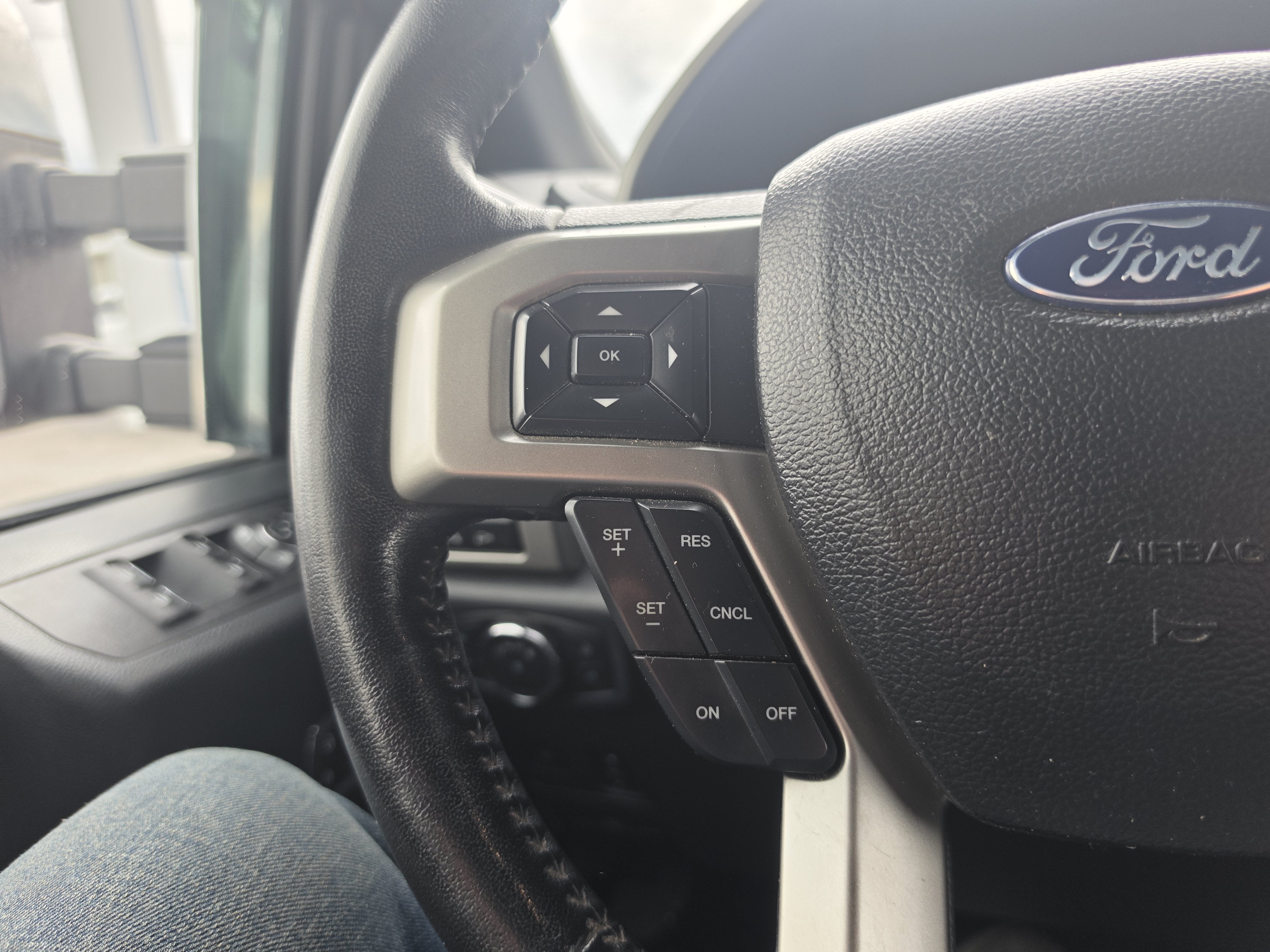 2022 Ford Super Duty F-350 SRW LARIAT