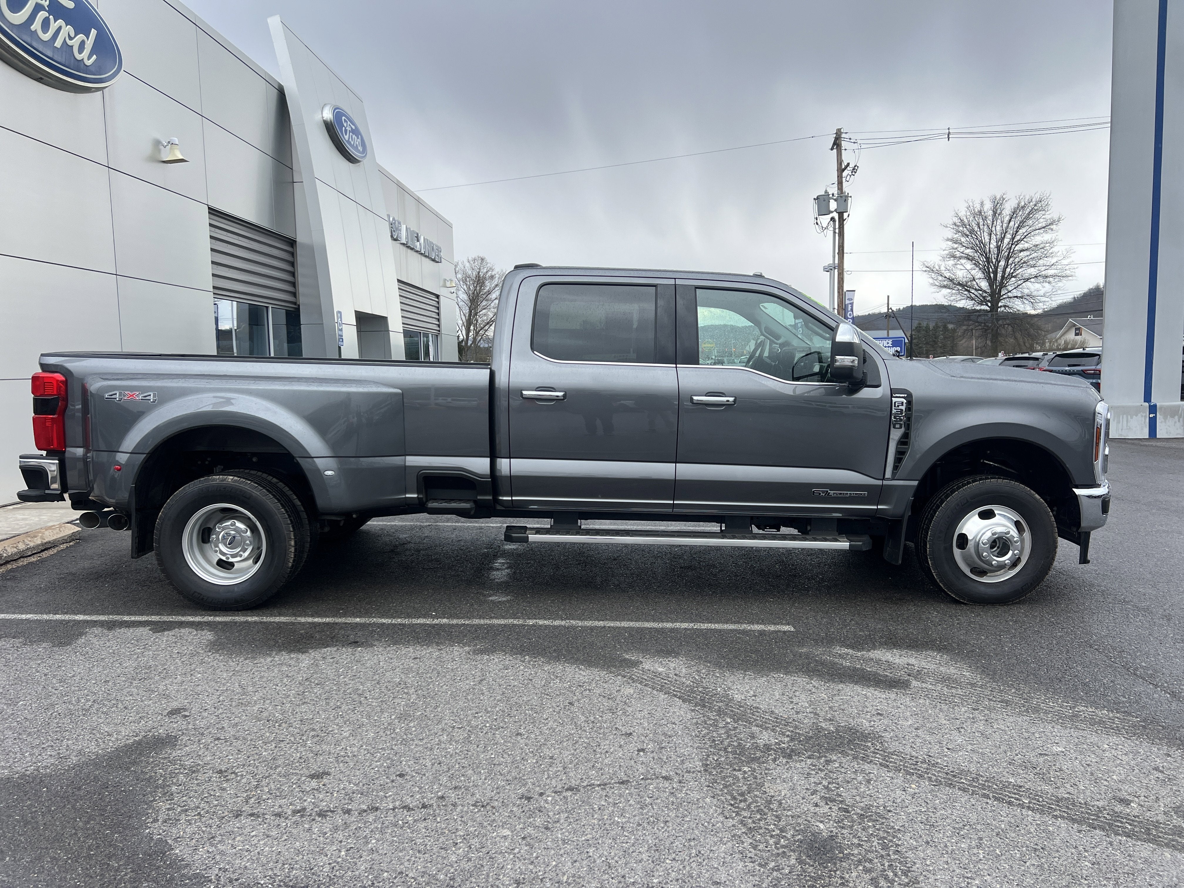 2025 Ford Super Duty F-350 DRW LARIAT
