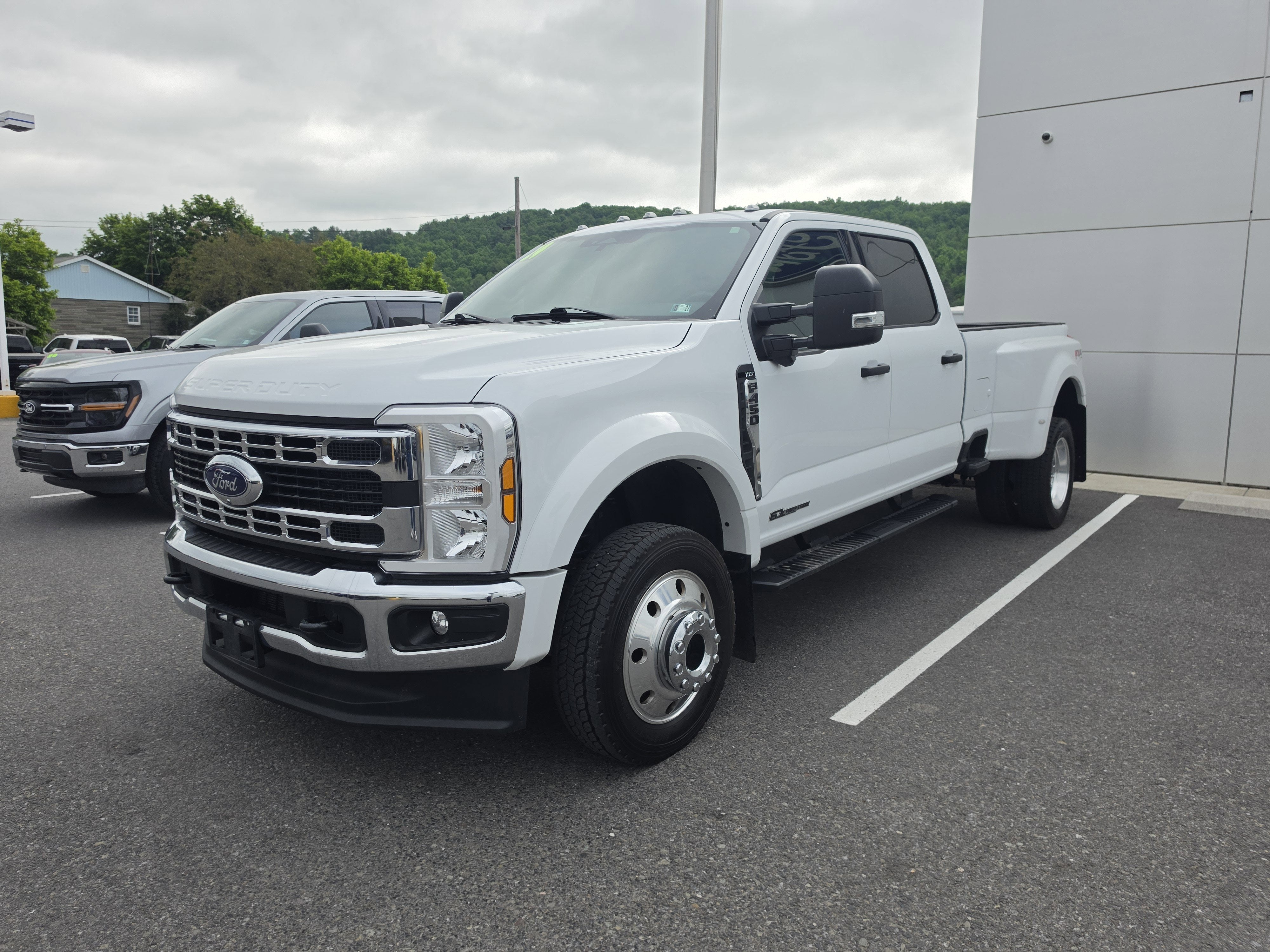 2024 Ford Super Duty F-450 DRW XLT