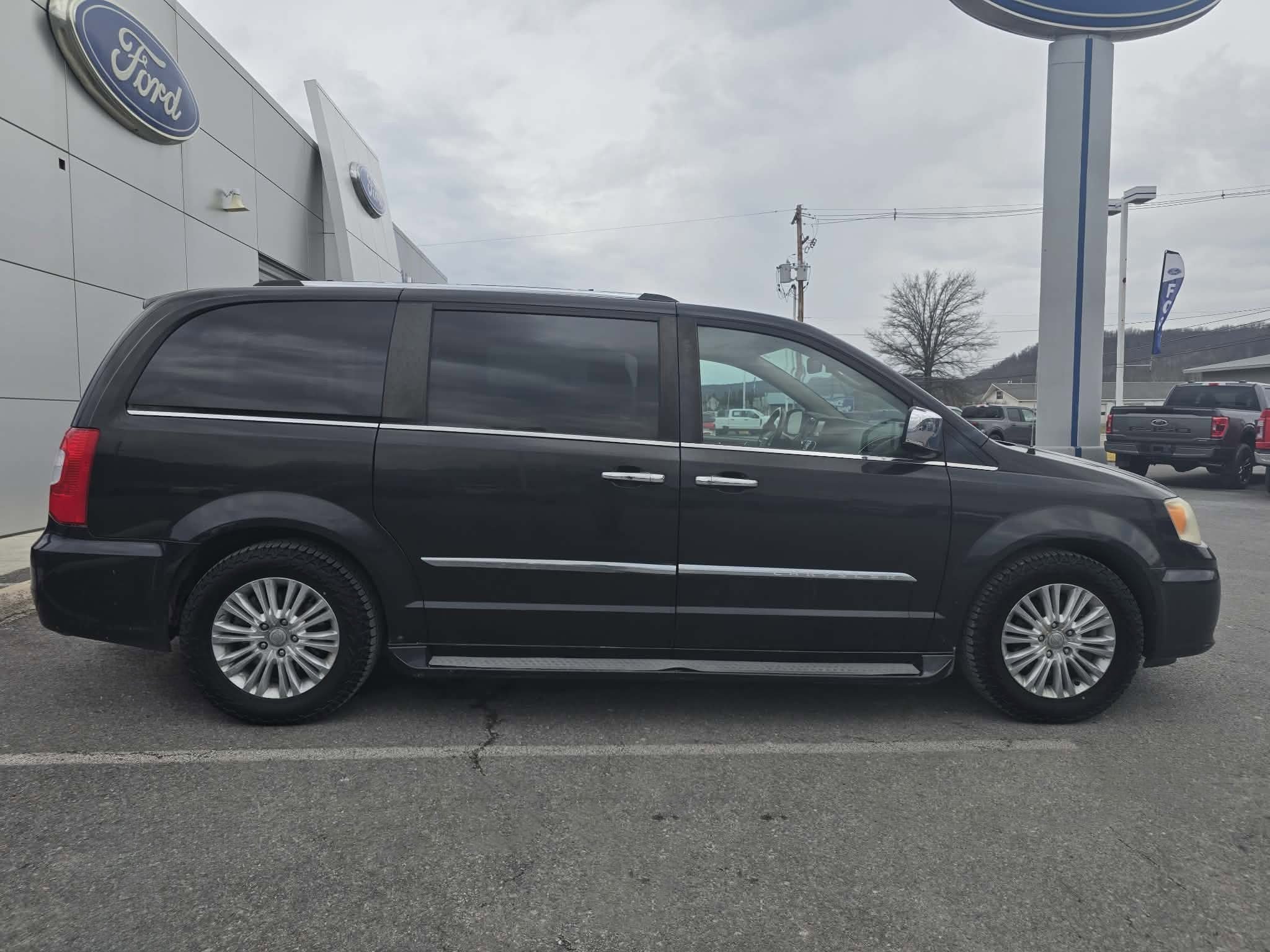 2012 Chrysler Town & Country Limited