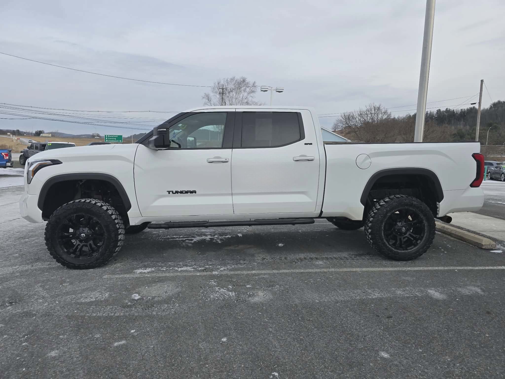 2023 Toyota Tundra 4WD SR5