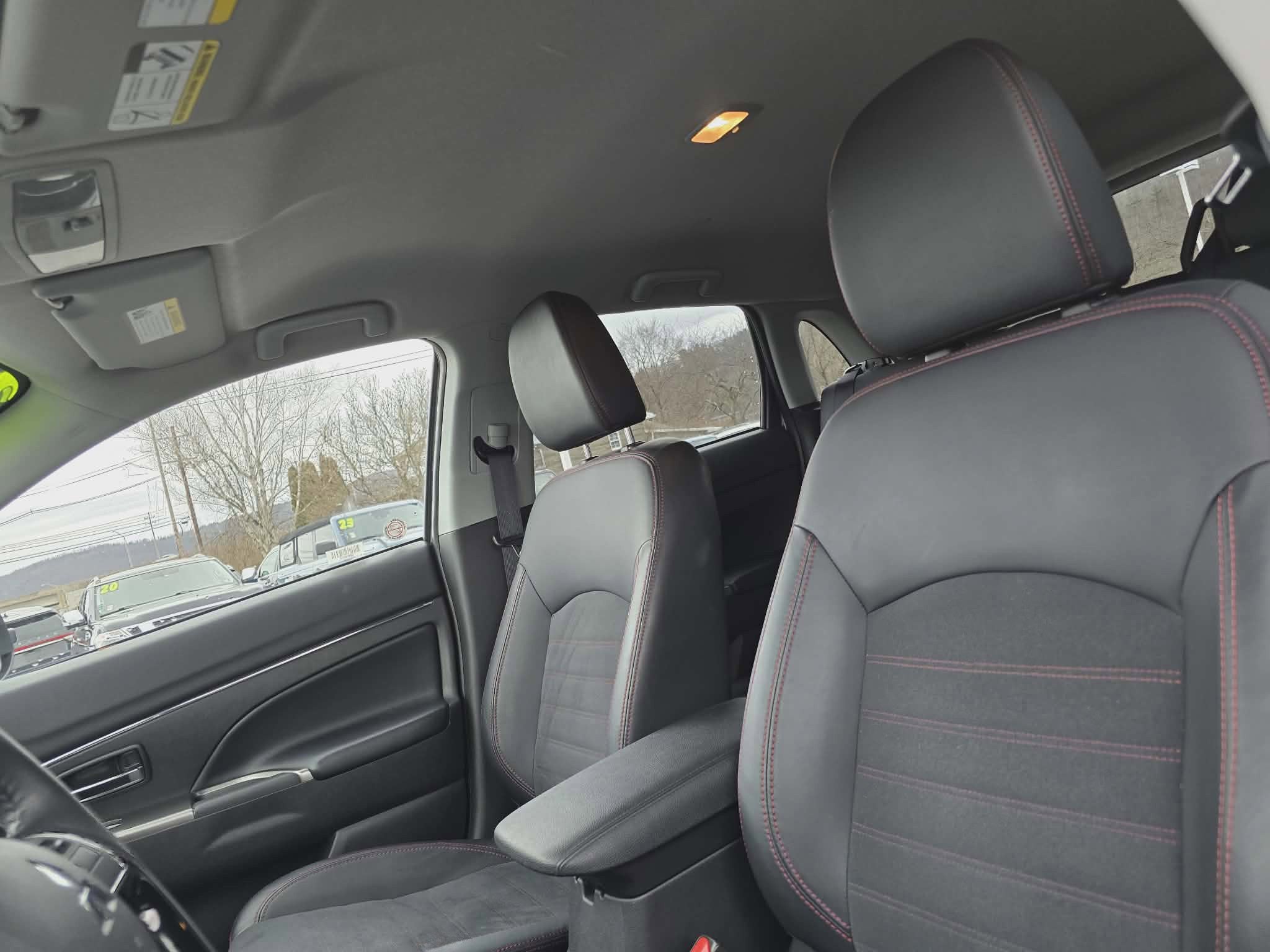 2025 Mitsubishi Outlander Sport SE