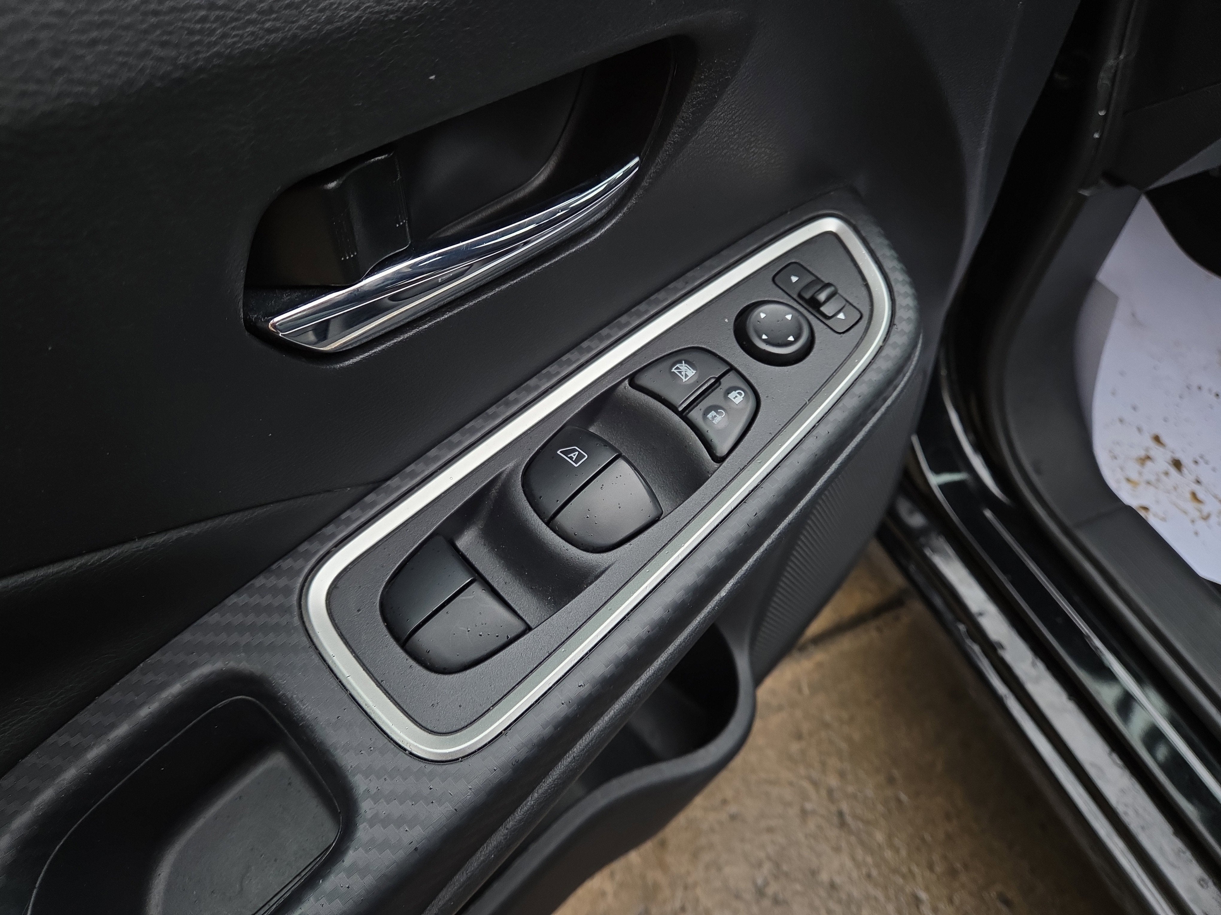 2021 Nissan Versa SR