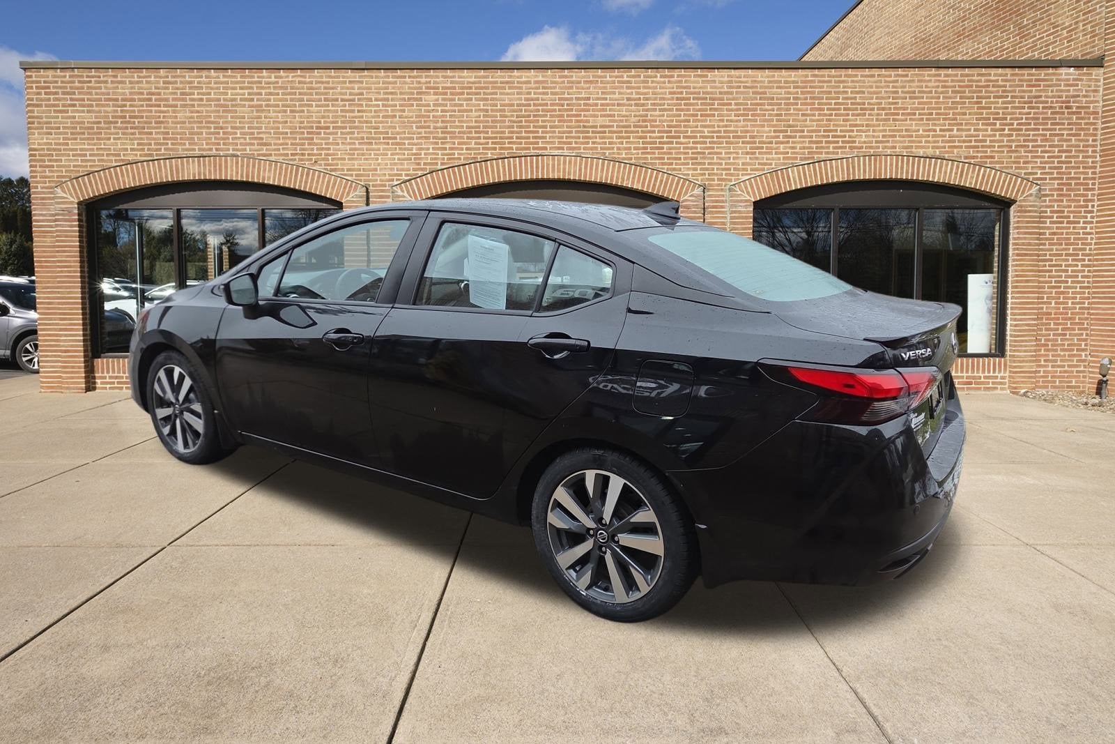 2021 Nissan Versa SR