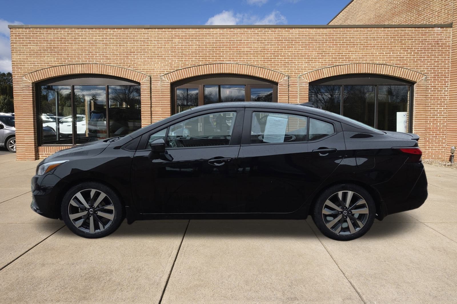 2021 Nissan Versa SR