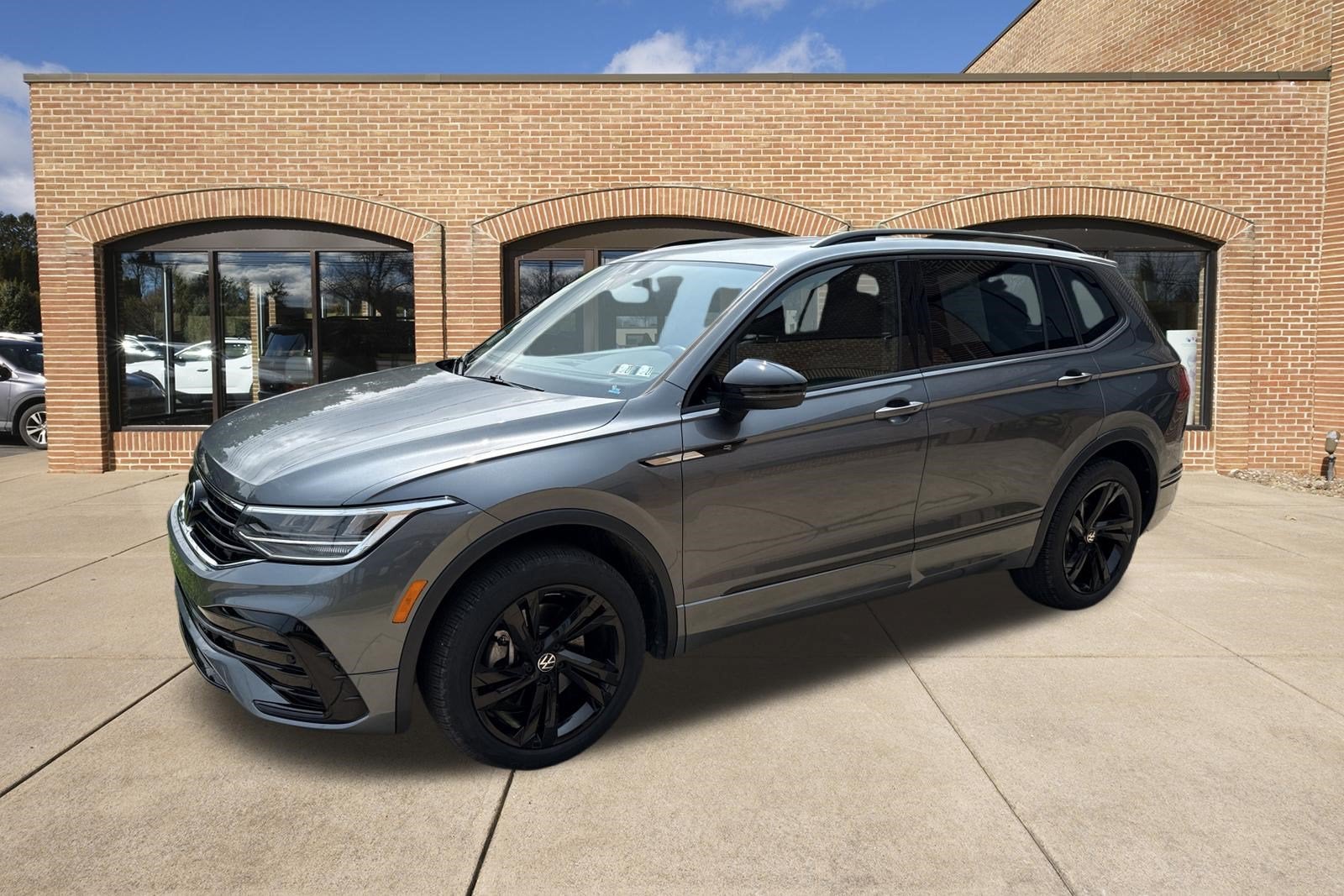 2024 Volkswagen Tiguan SE R-Line Black