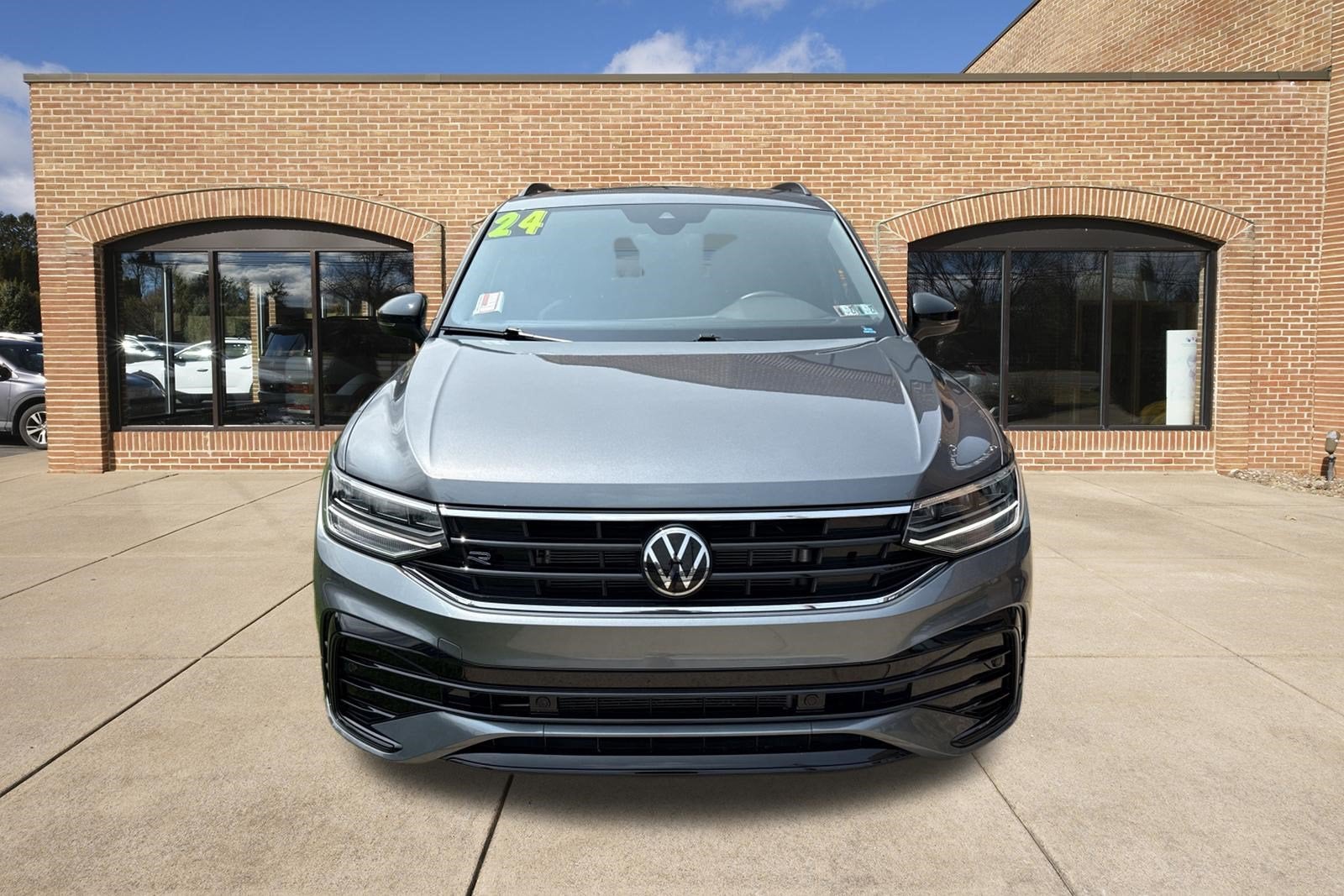 2024 Volkswagen Tiguan SE R-Line Black