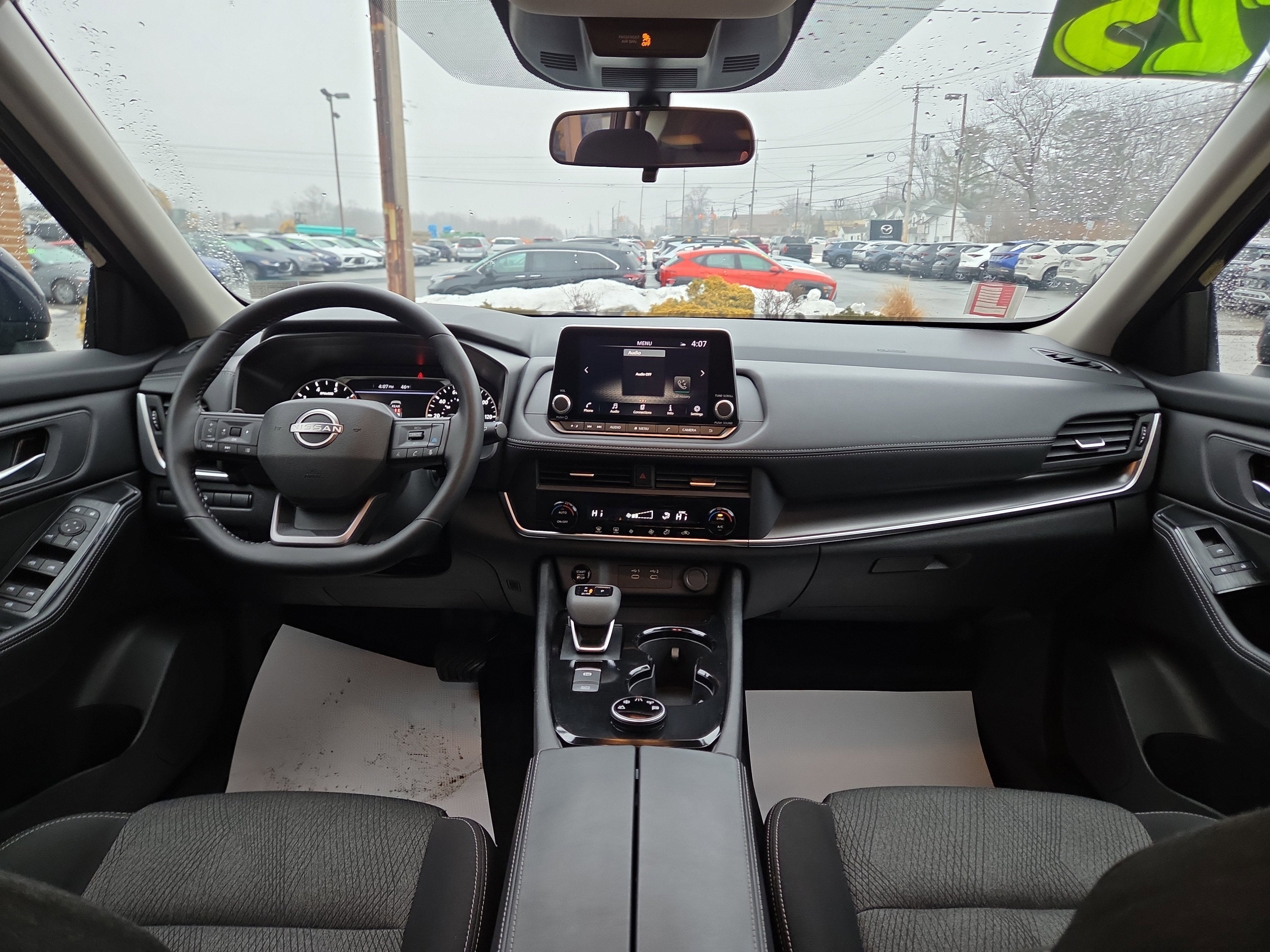 2025 Nissan Rogue SV