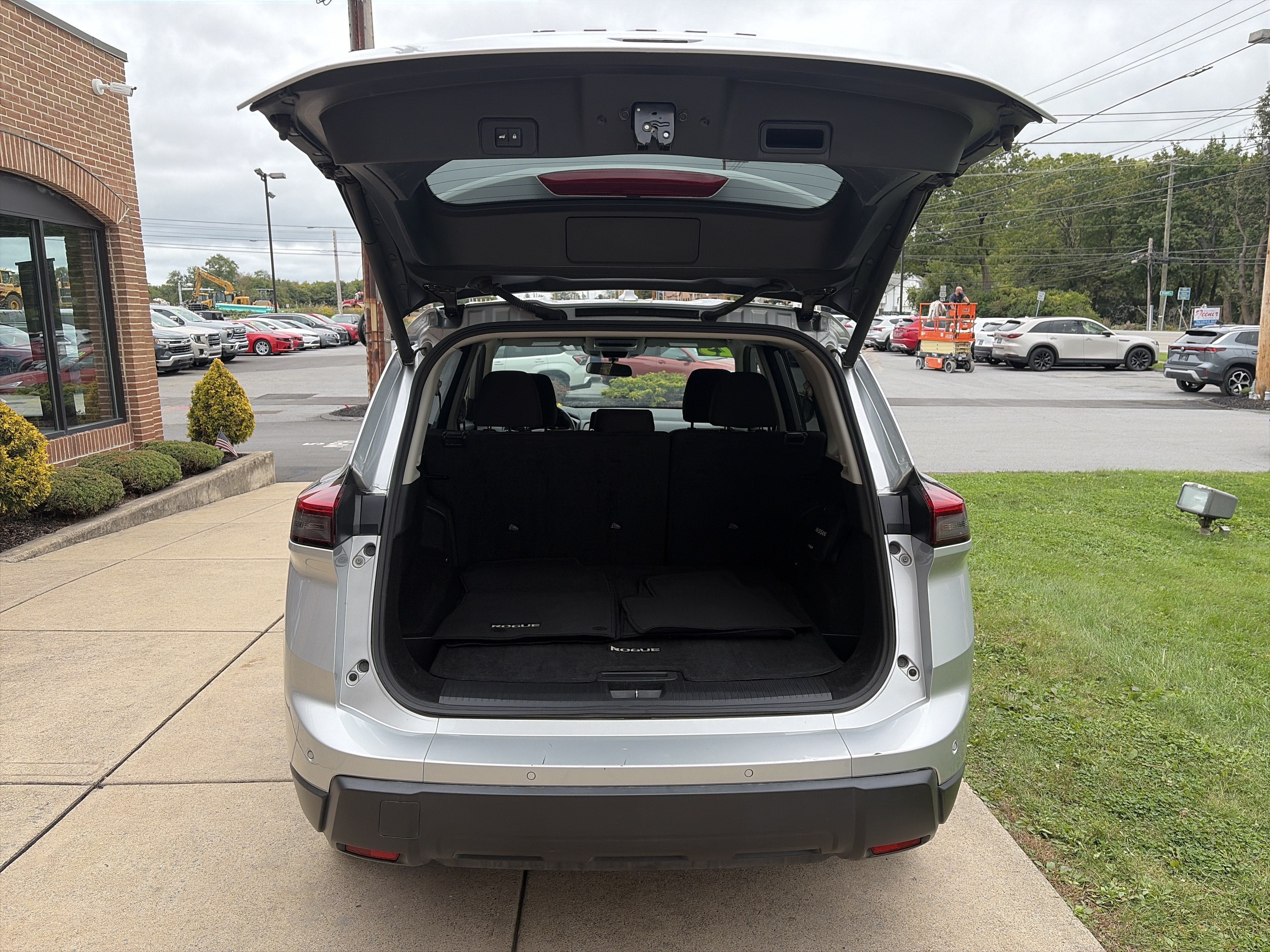 2025 Nissan Rogue SV