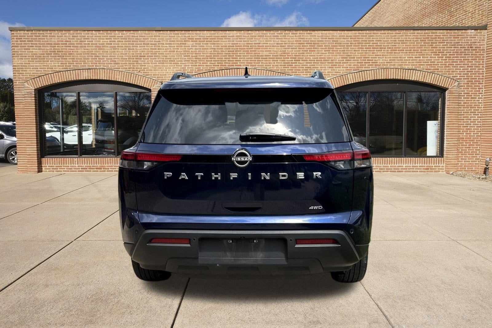 2025 Nissan Pathfinder SV