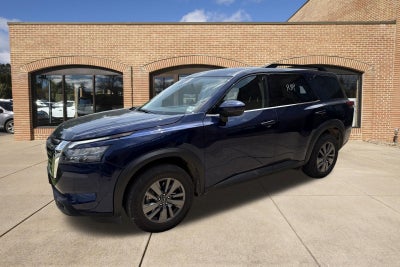 2025 Nissan Pathfinder SV