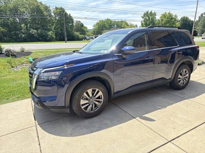 2025 Nissan Pathfinder SV