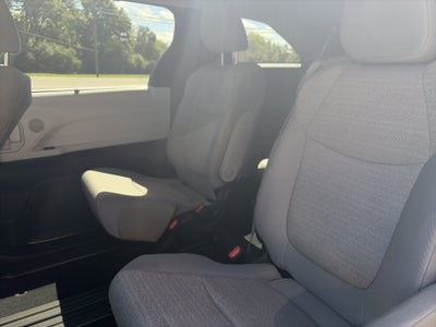 2025 Toyota Sienna LE