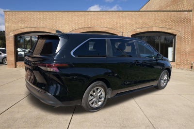 2025 Toyota Sienna LE