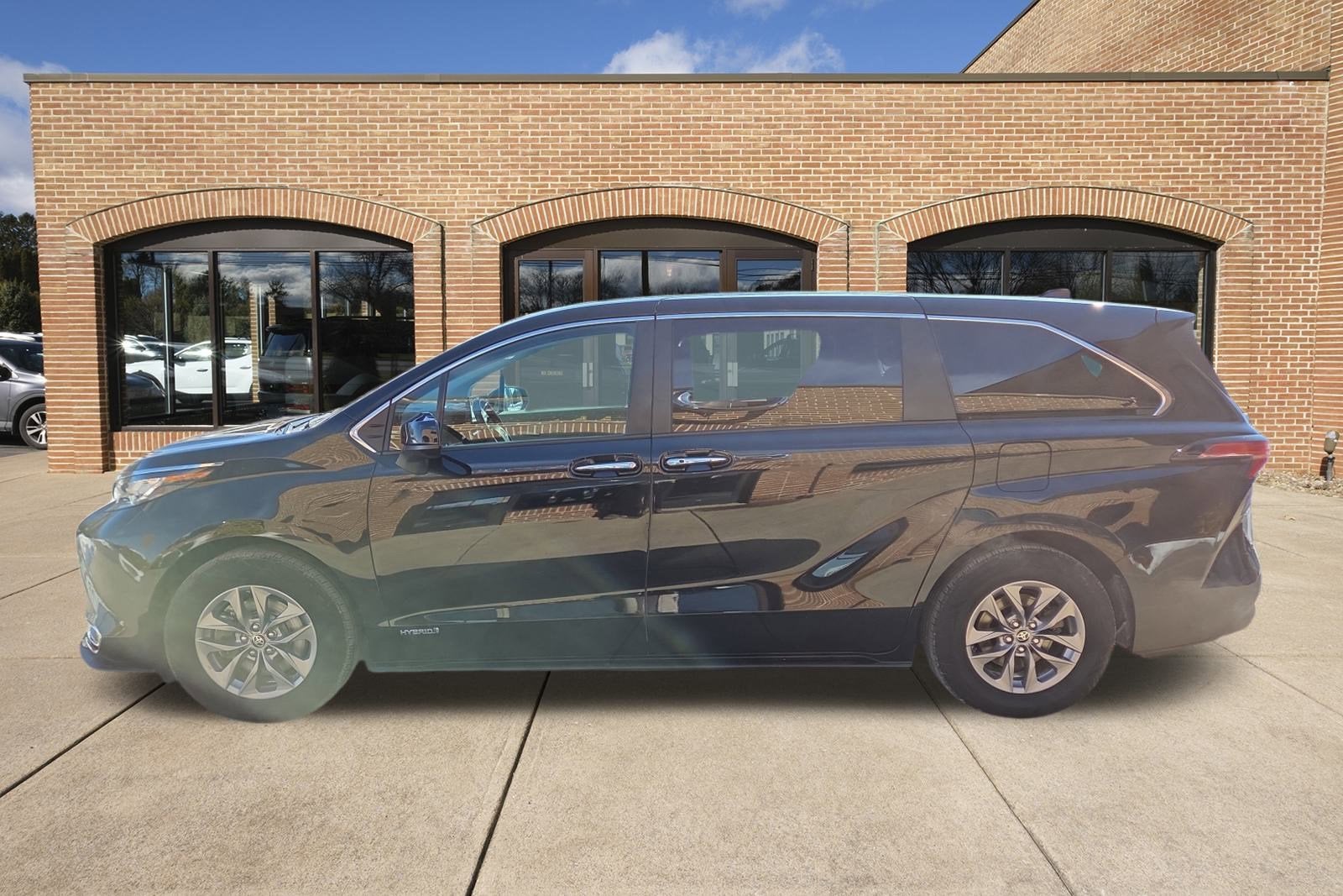 2021 Toyota Sienna XLE