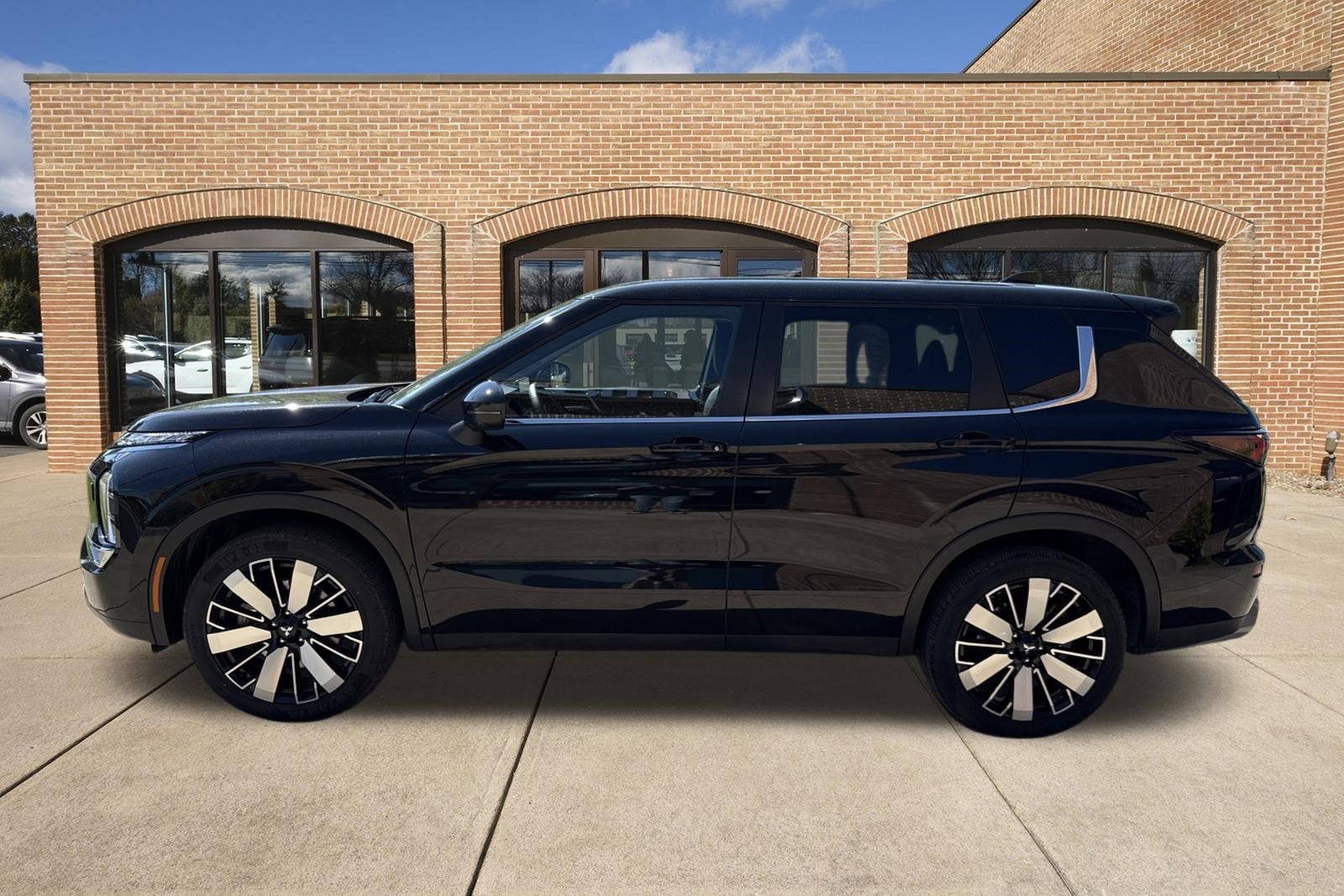 2025 Mitsubishi Outlander SE