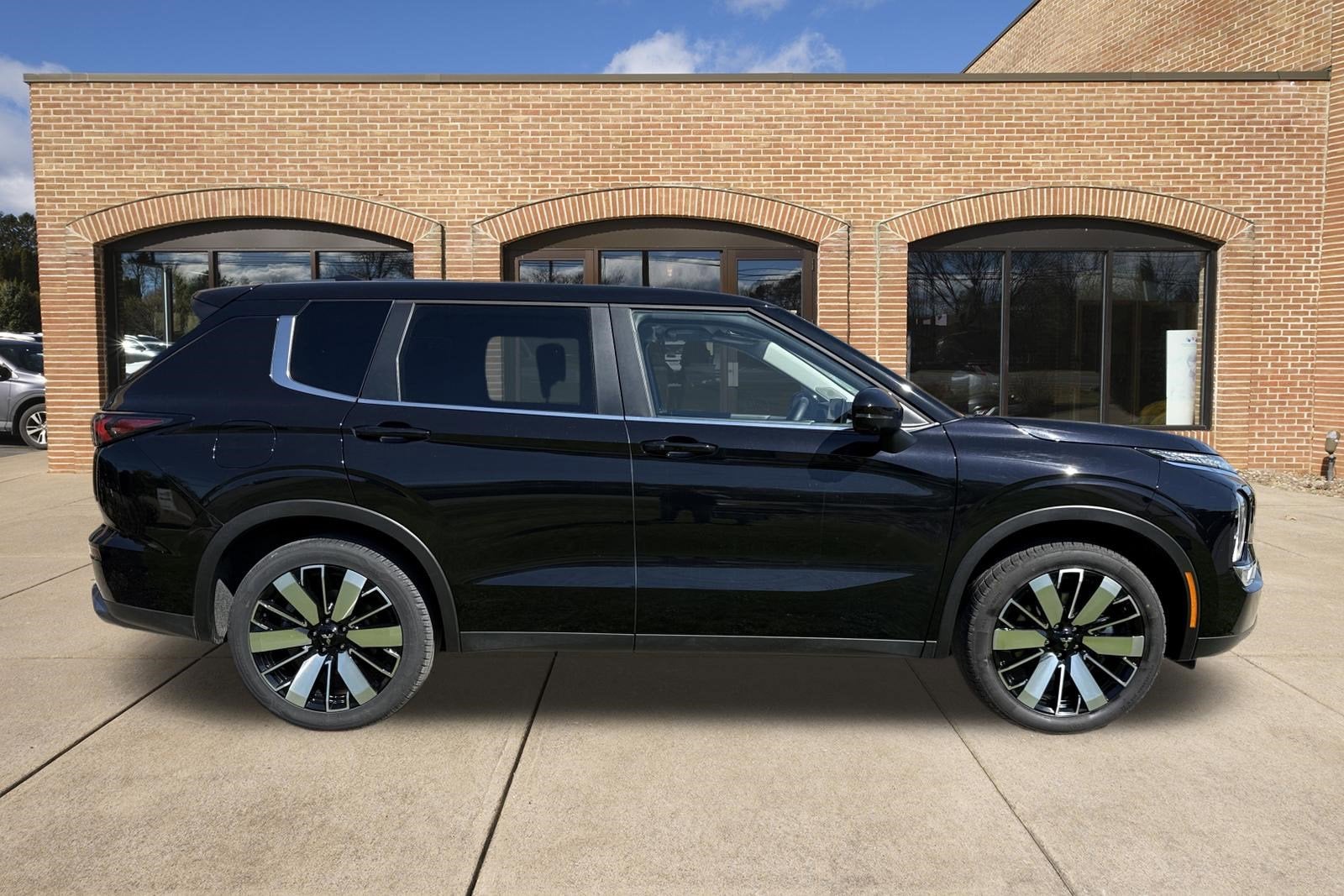 2025 Mitsubishi Outlander SE