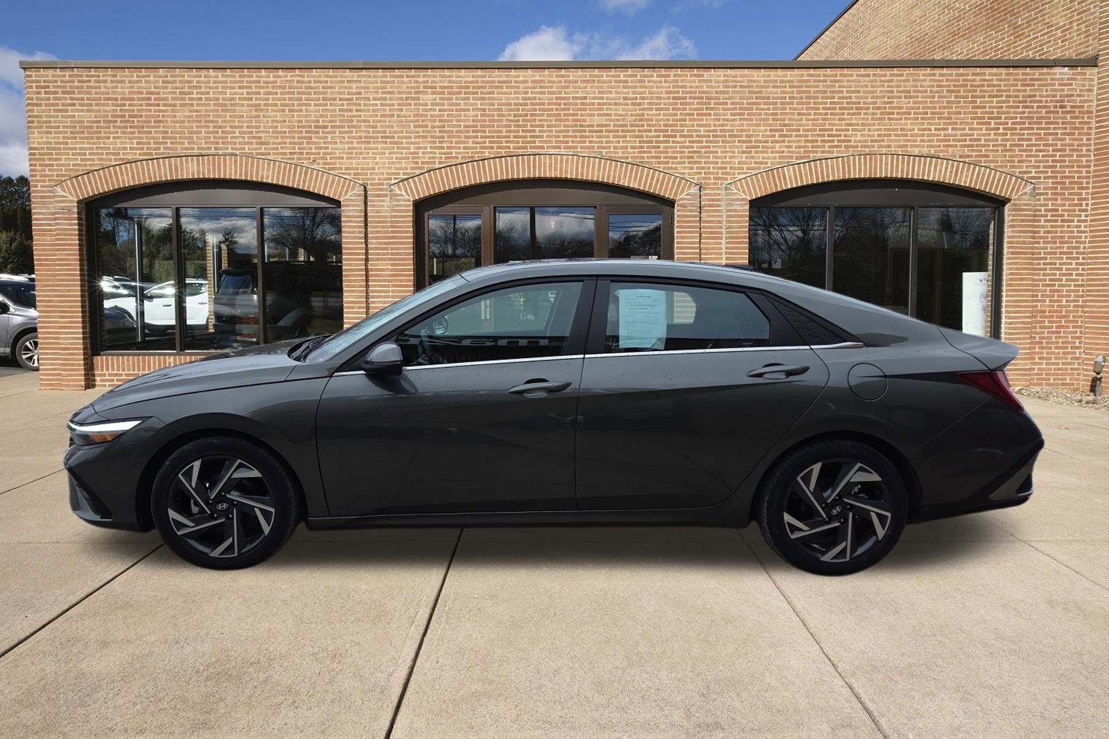 2025 Hyundai Elantra Hybrid Limited