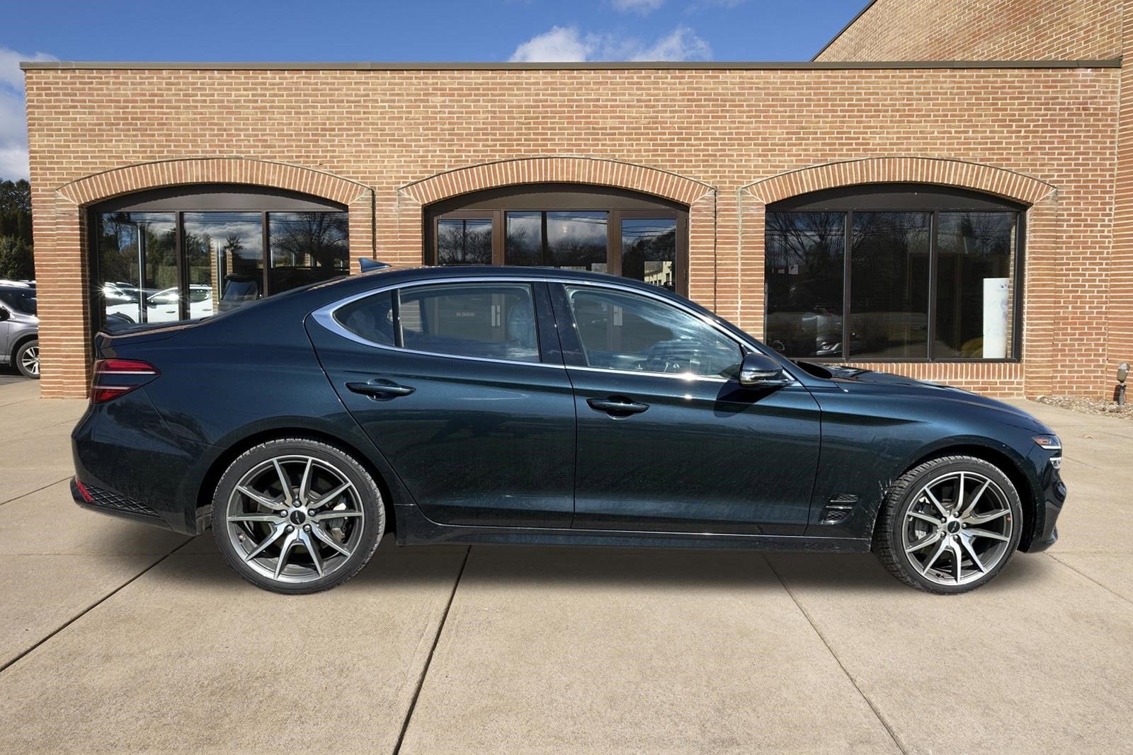 2025 Genesis G70 2.5T