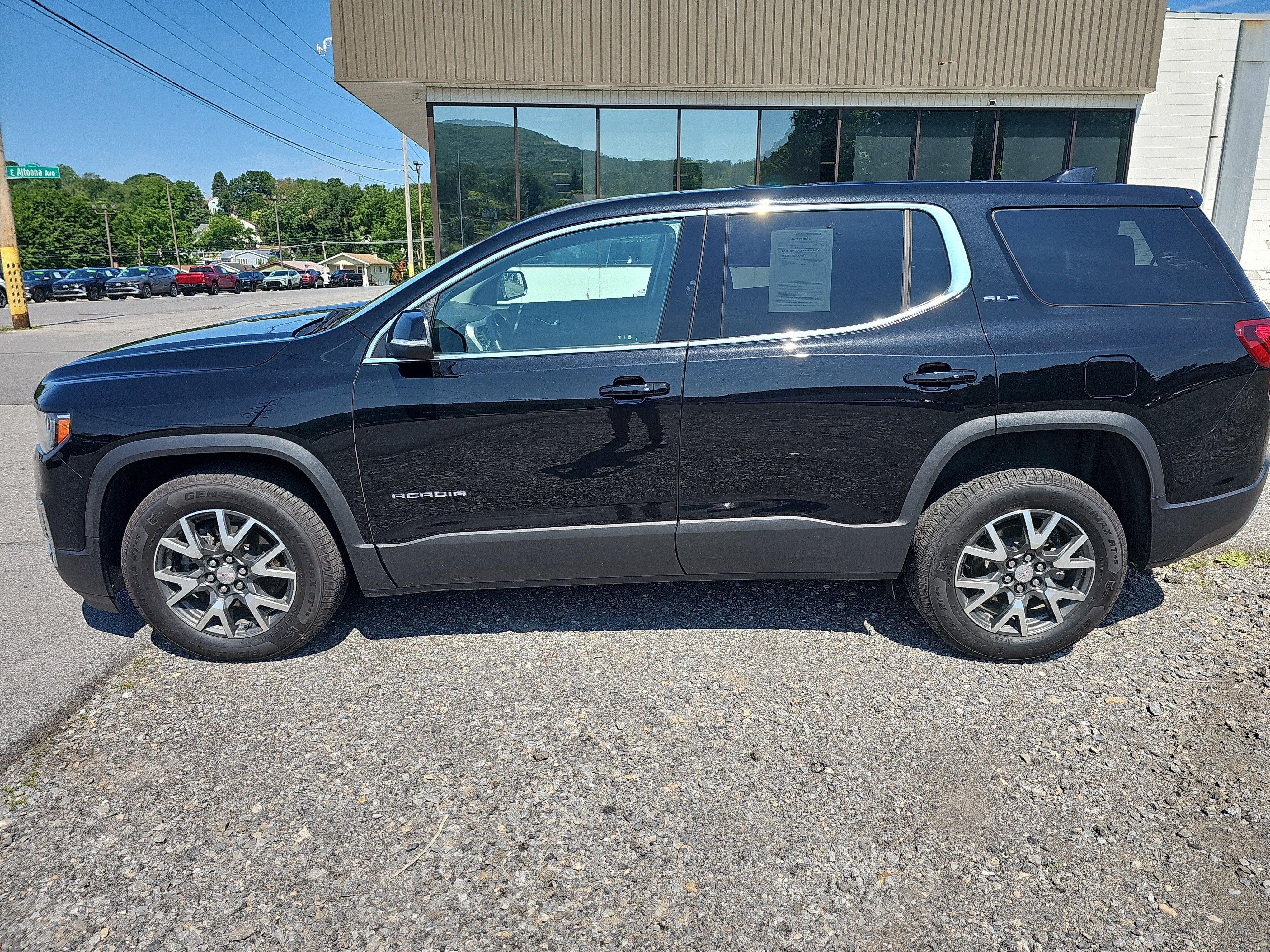 2023 GMC Acadia SLE