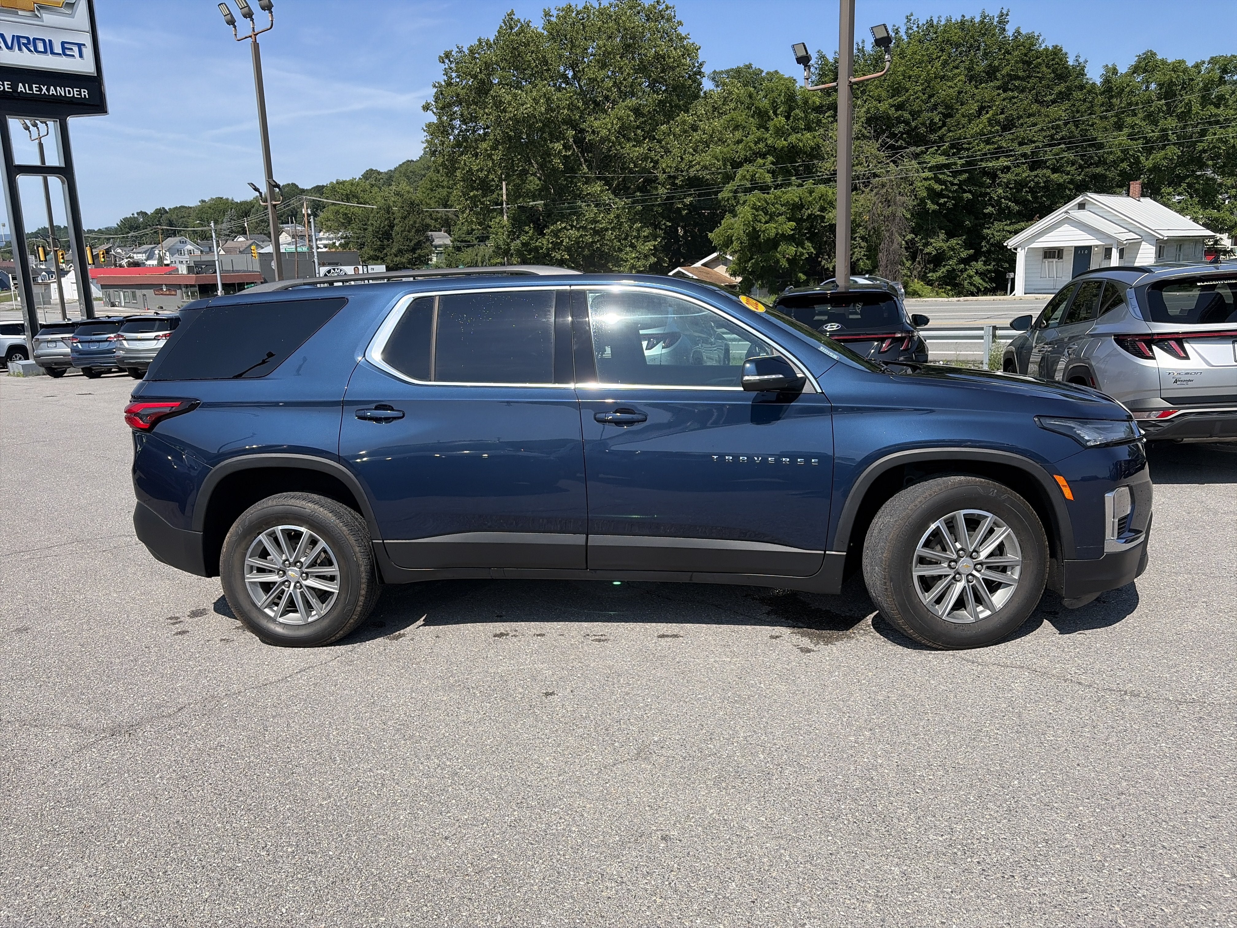 2023 Chevrolet Traverse LT Cloth