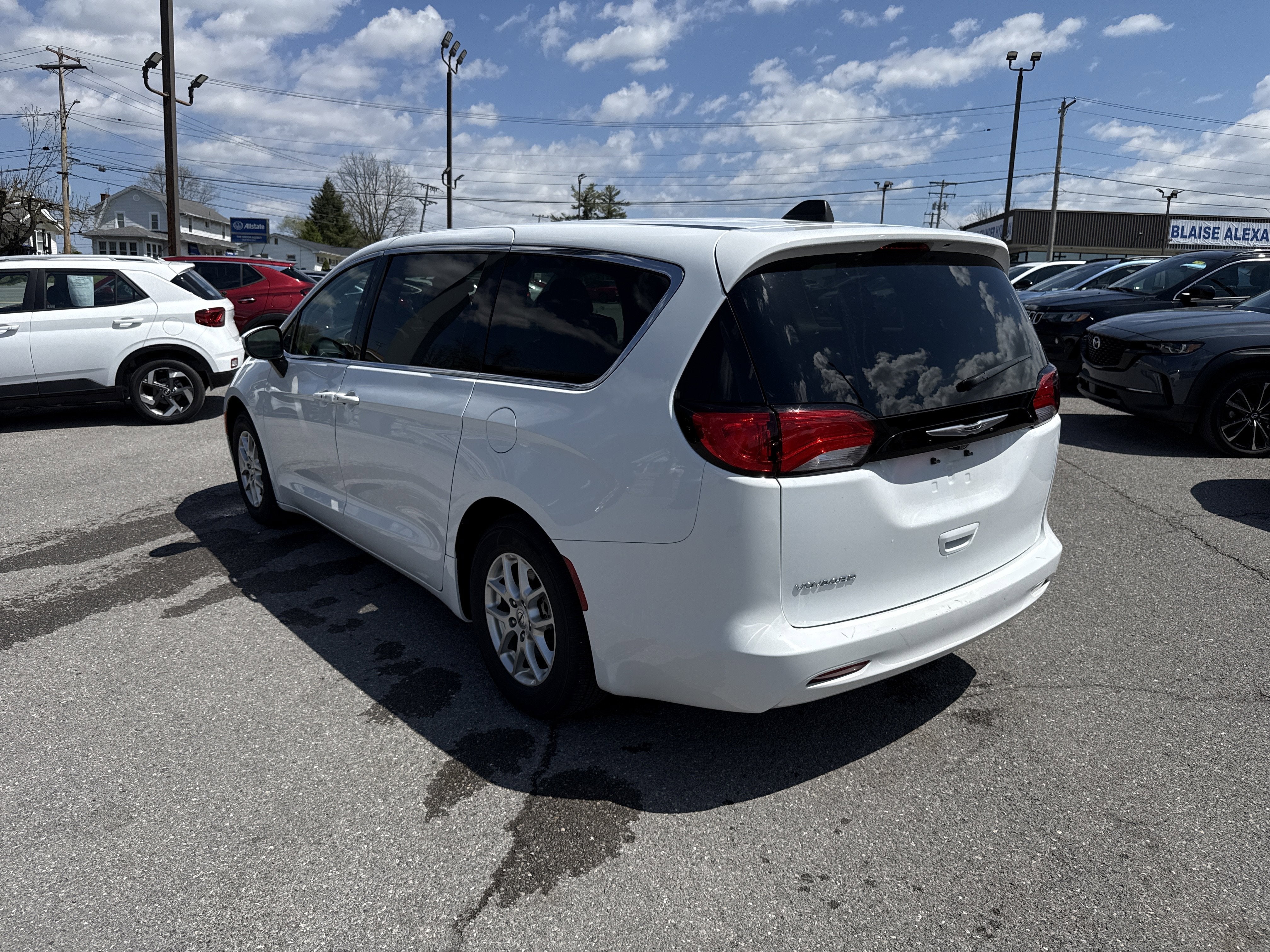 2023 Chrysler Voyager LX
