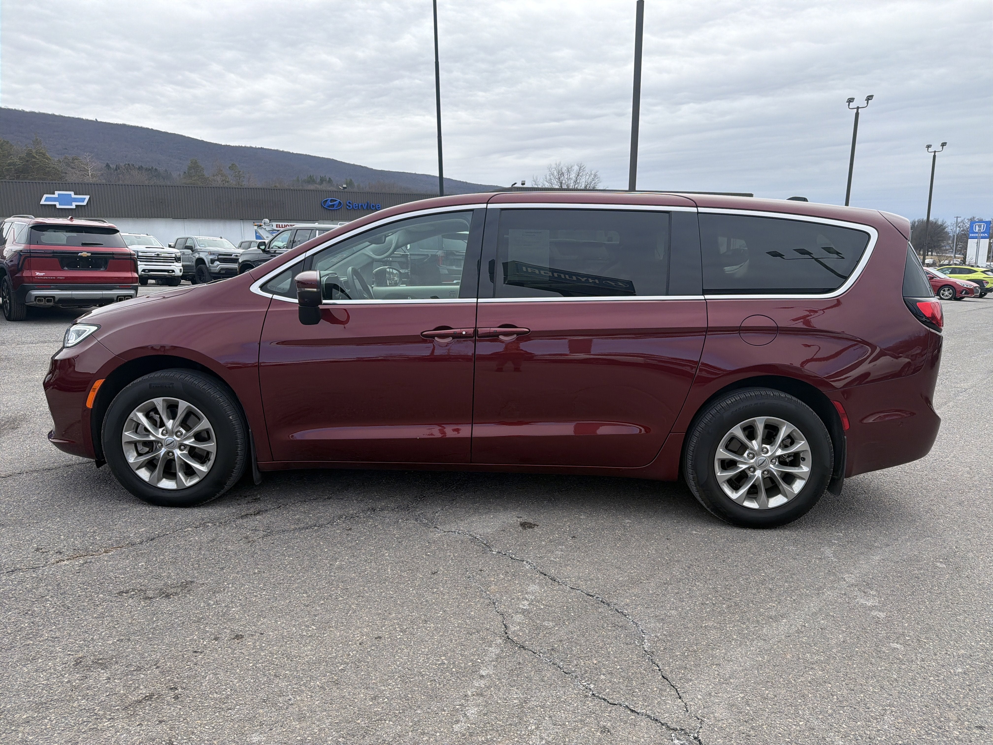2023 Chrysler Pacifica Touring L