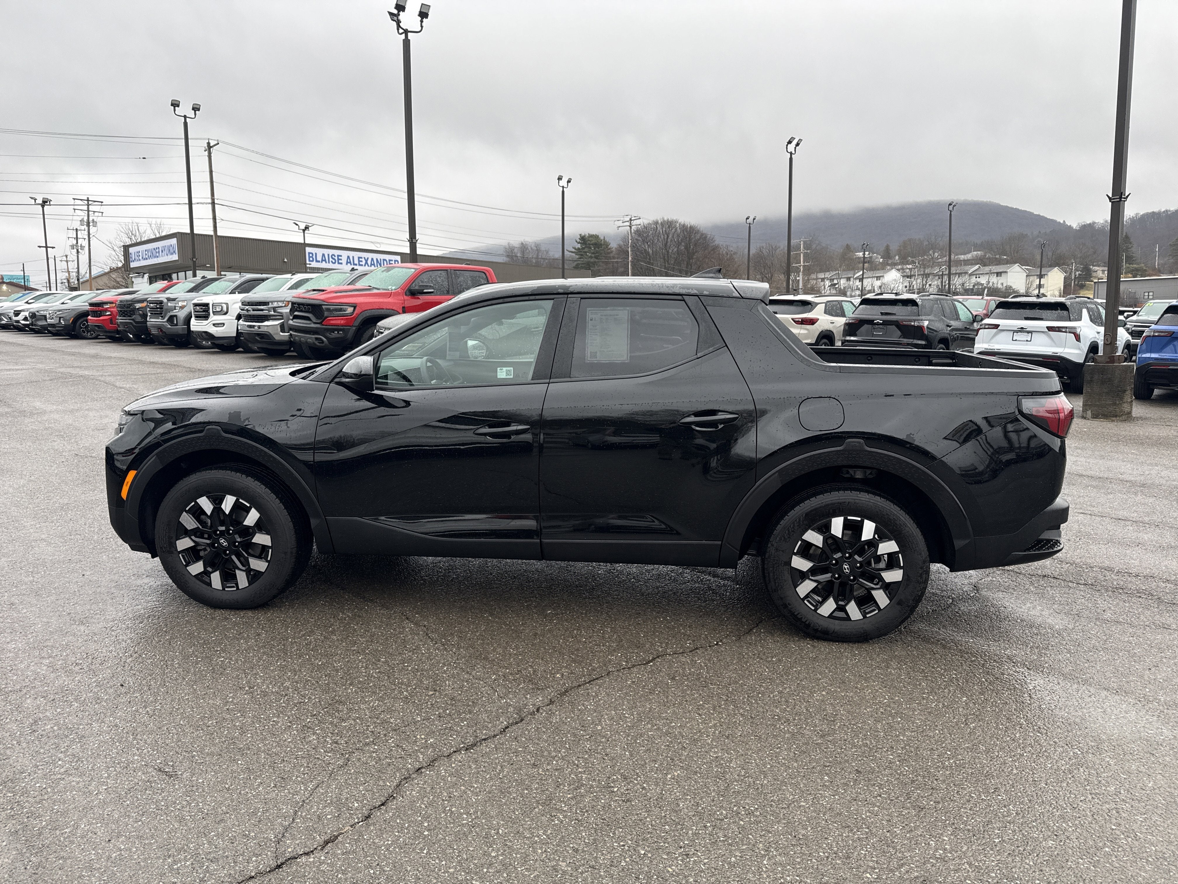 2025 Hyundai Santa Cruz SE