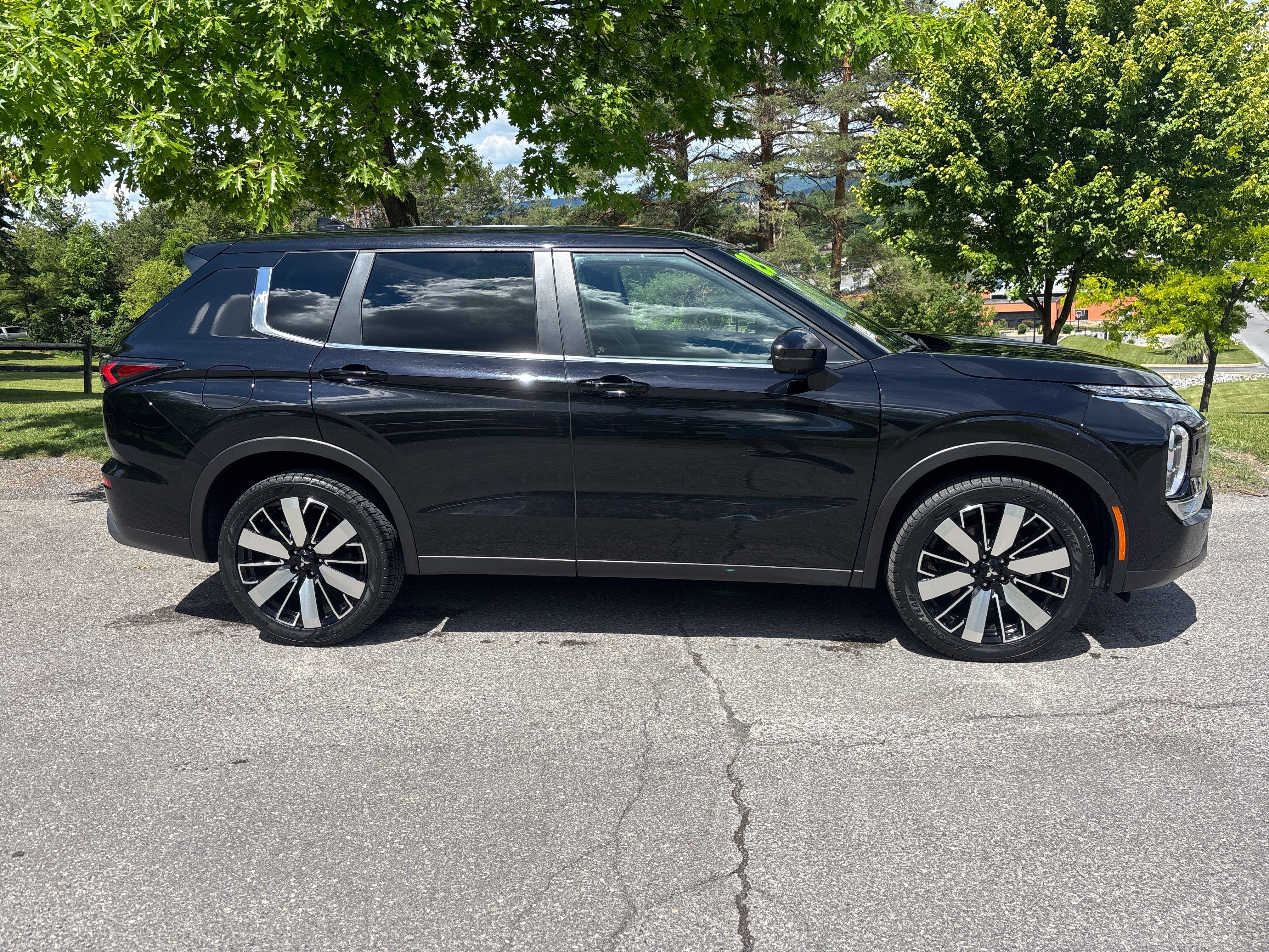 2025 Mitsubishi Outlander SE